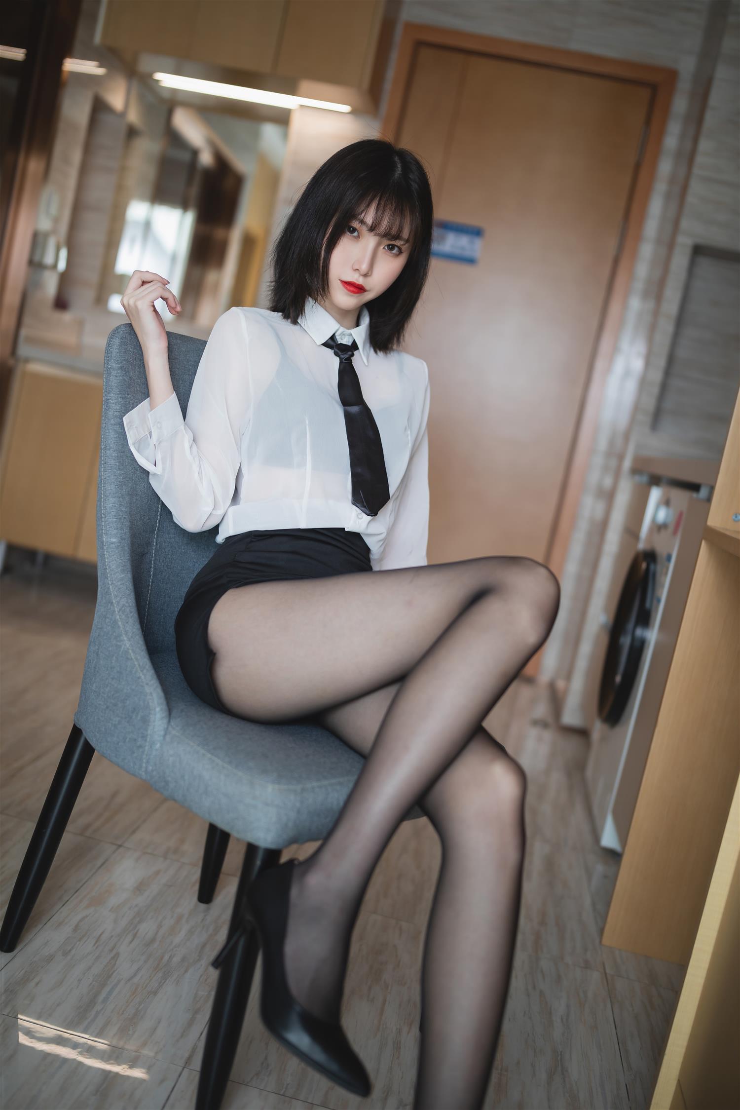 许岚LAN ol制服 [41P-587MB]
