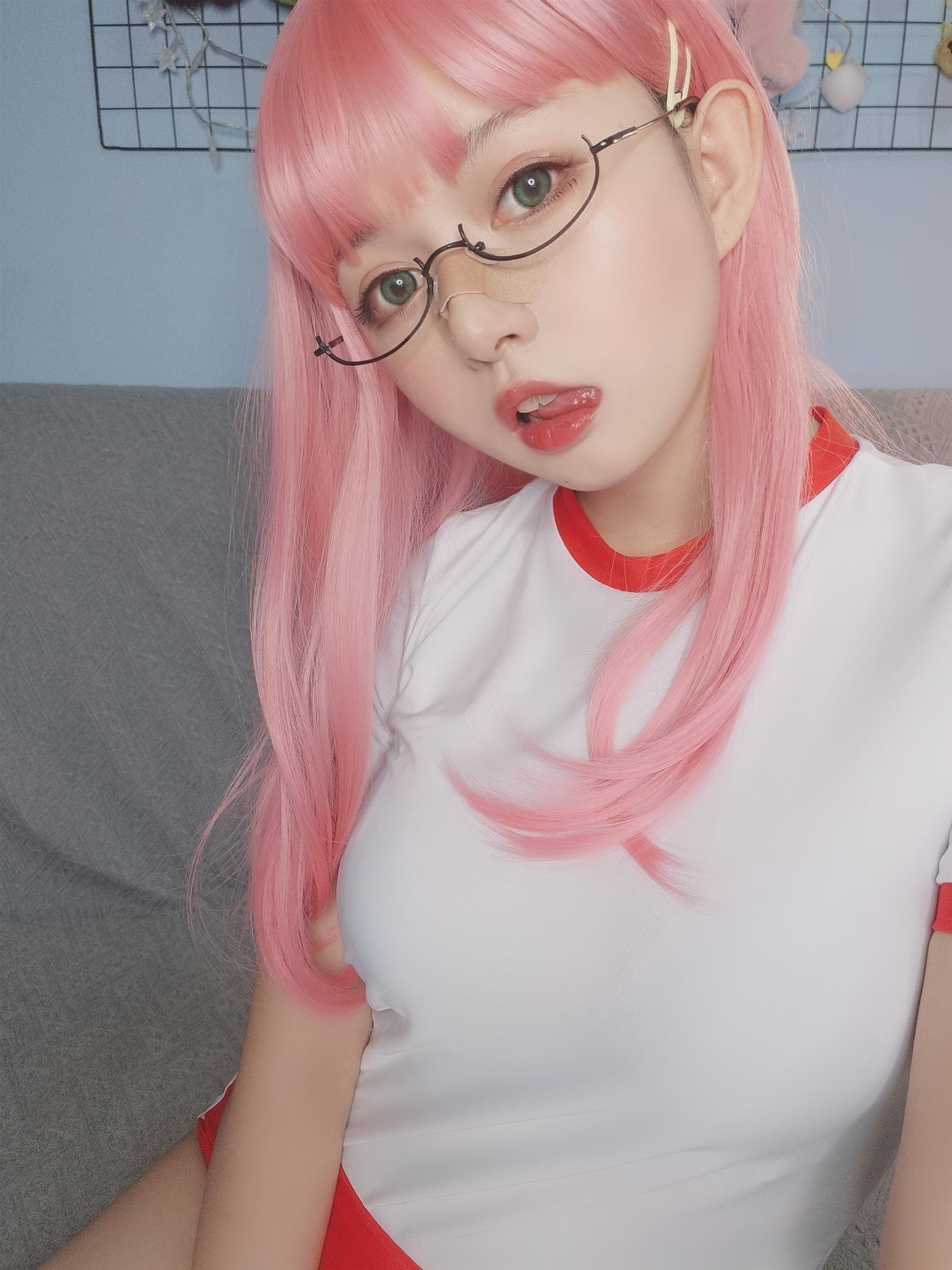 黑猫猫 体操服自拍 [16P-41MB]