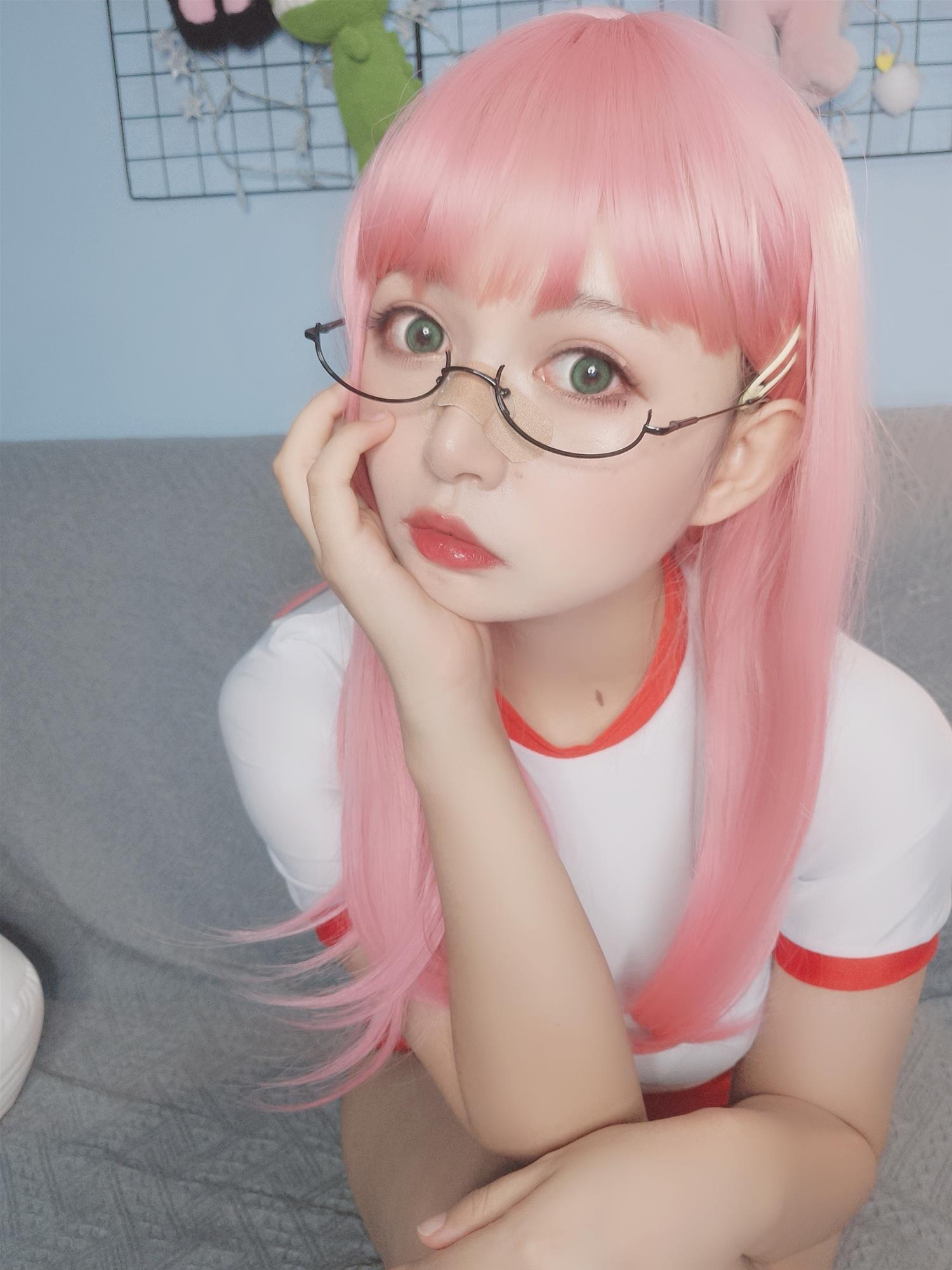 黑猫猫 体操服自拍 [16P-41MB]