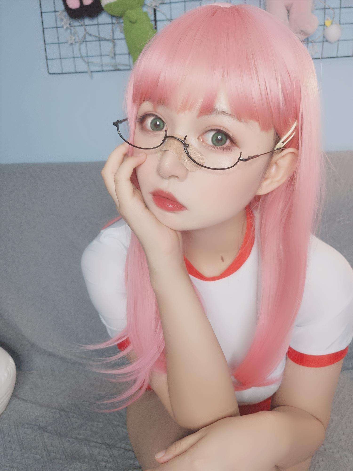 黑猫猫 体操服自拍 [16P-41MB]