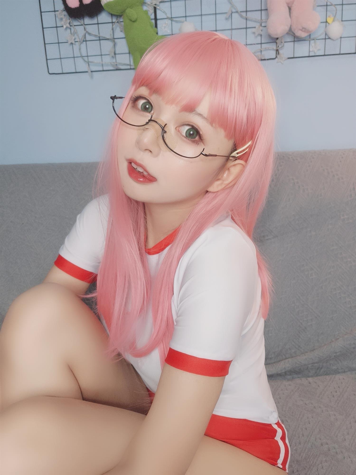 黑猫猫 体操服自拍 [16P-41MB]