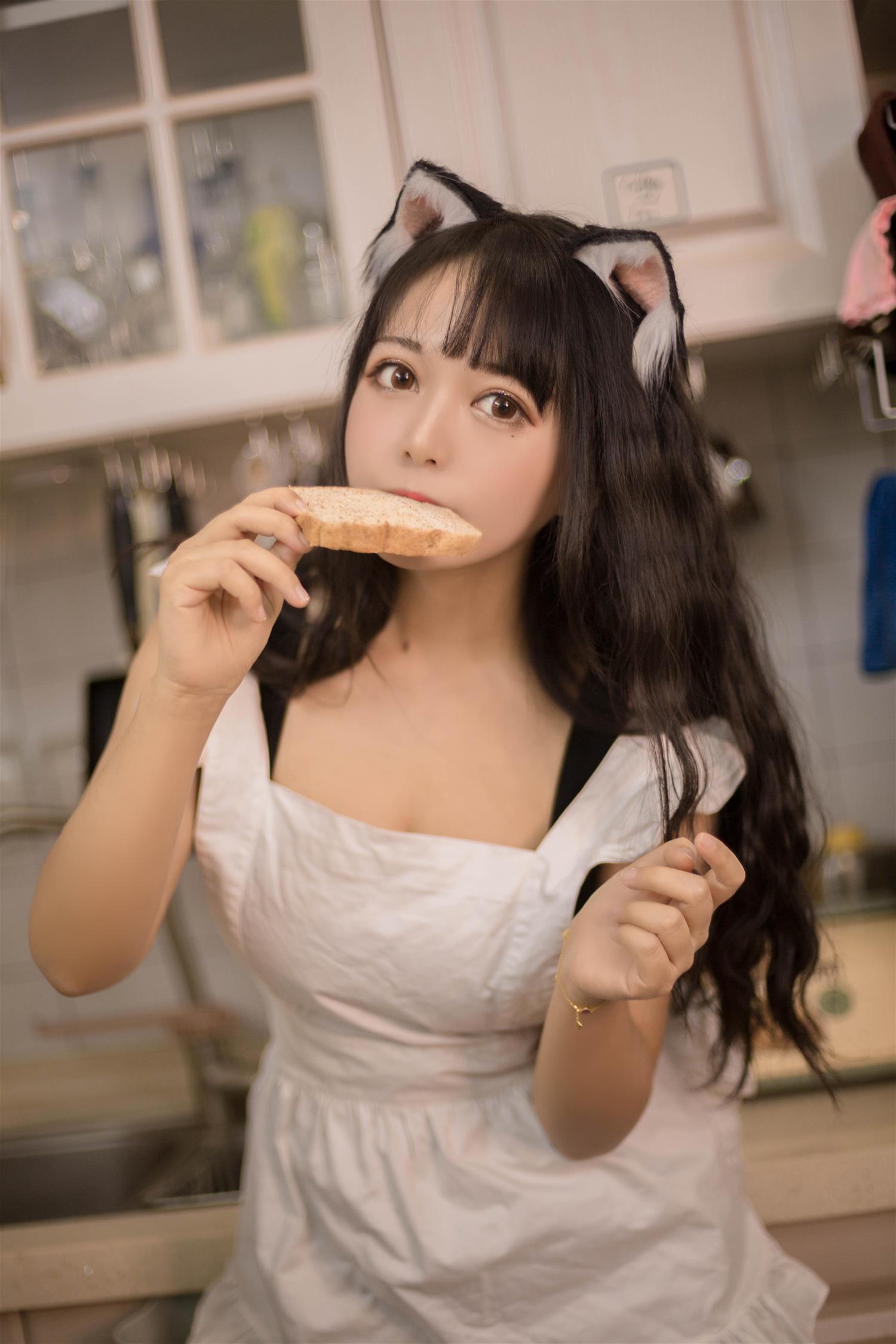 黑猫猫 厨房 [11P-74MB]