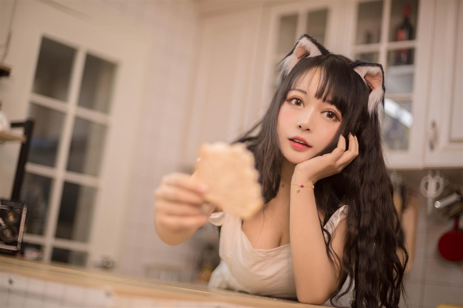 黑猫猫 厨房 [11P-74MB]