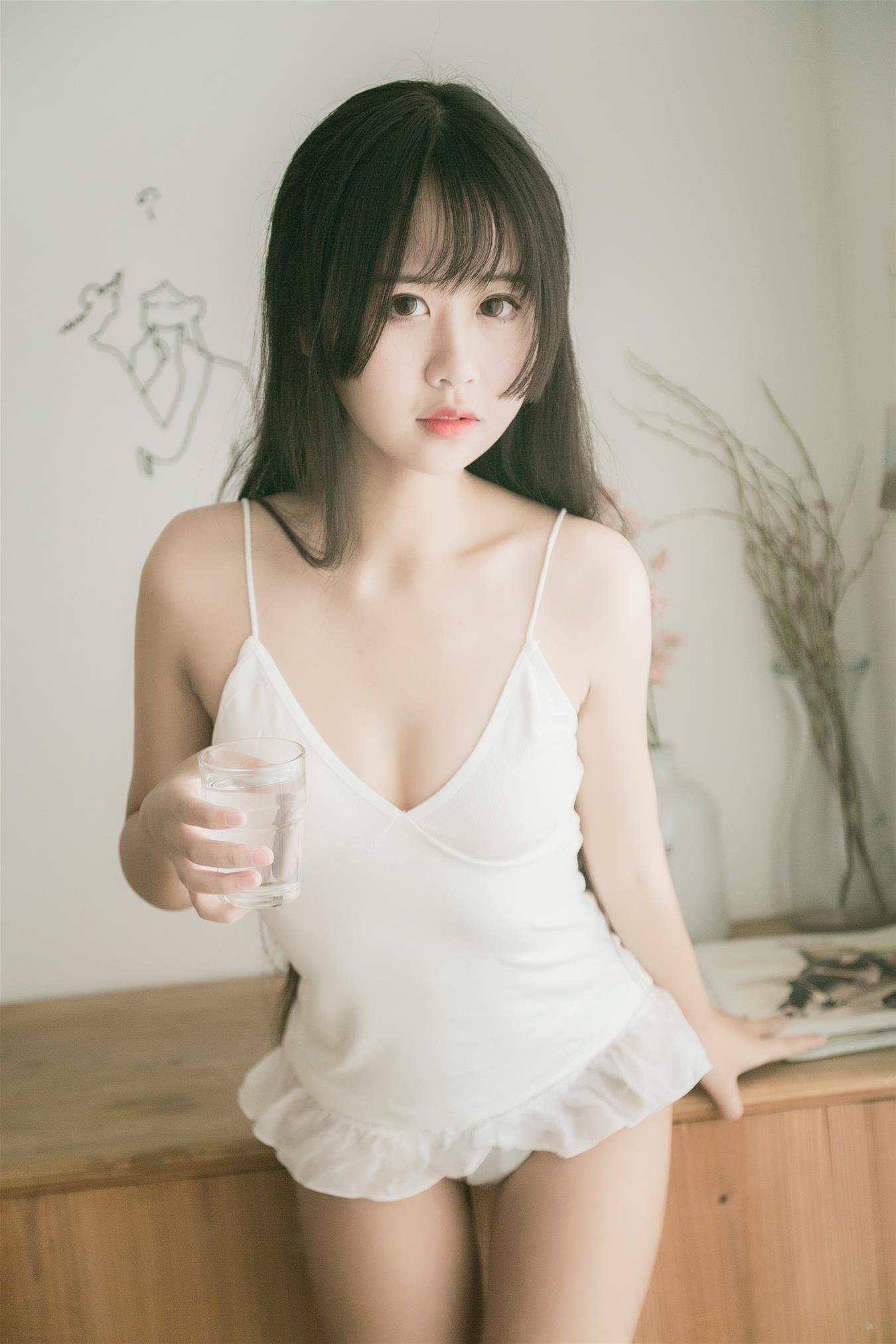 萌芽儿o0 民宿 [20P-90MB]