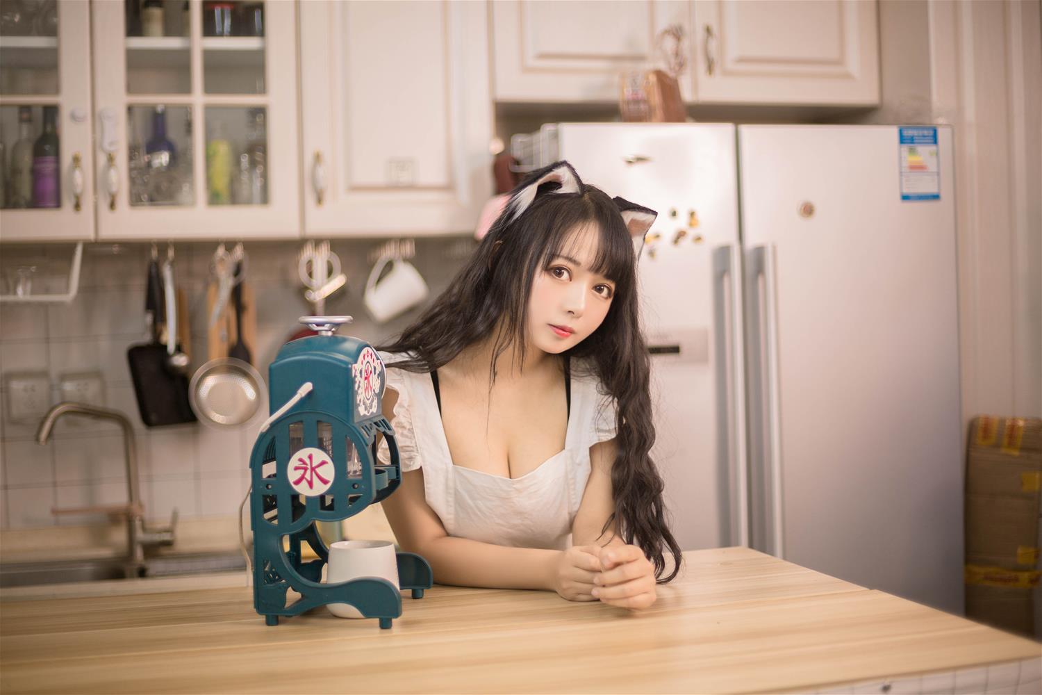 黑猫猫 厨房 [11P-74MB]