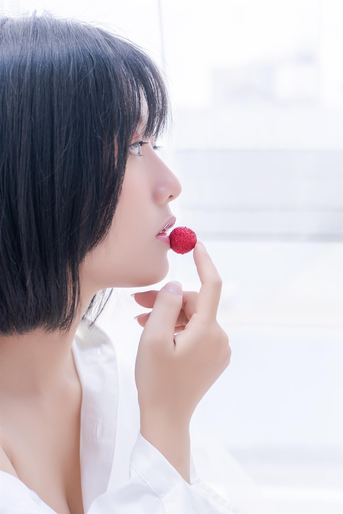 Messie Huang Boyfriend's shirt [26P-60MB]