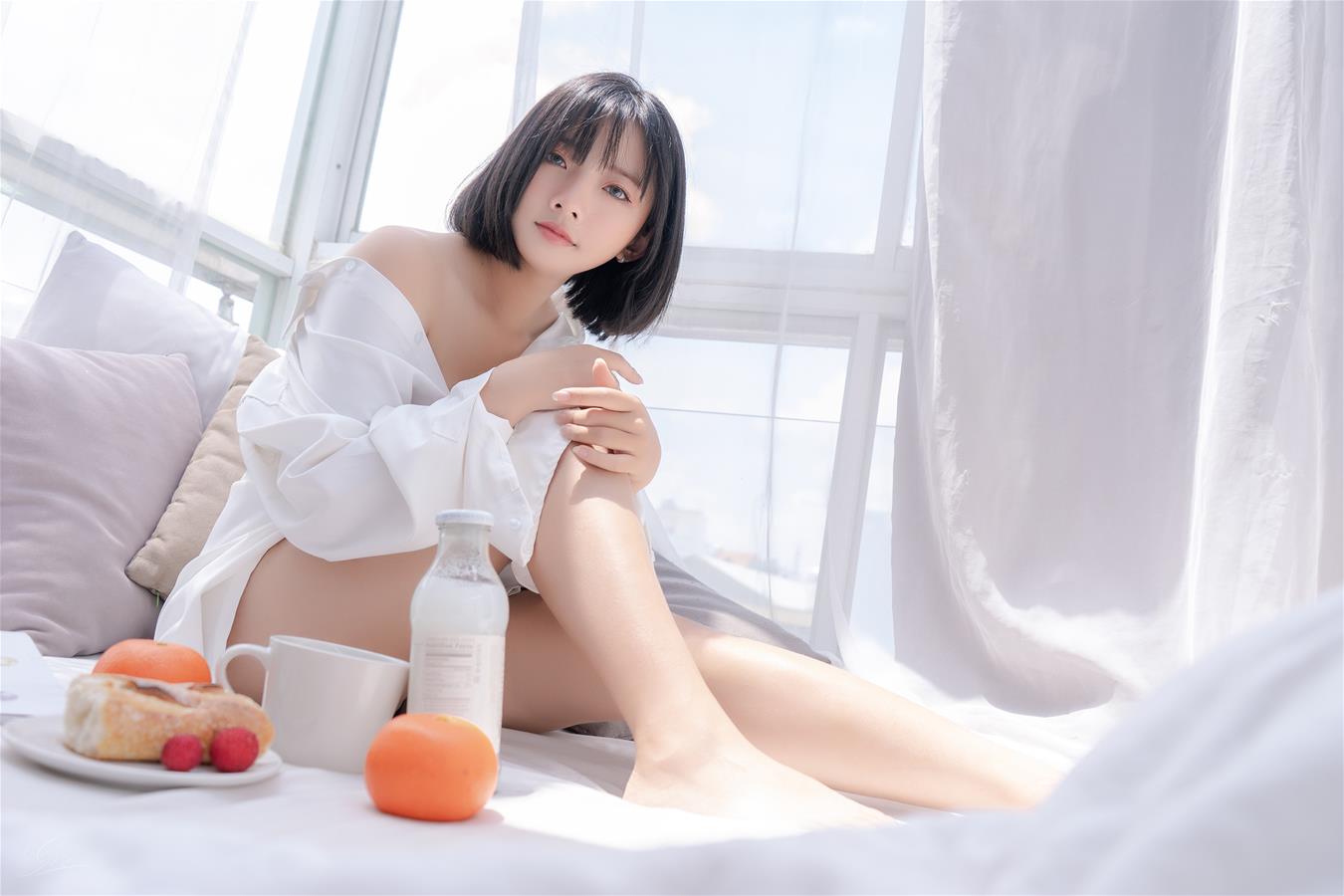 Messie Huang Boyfriend's shirt [26P-60MB]