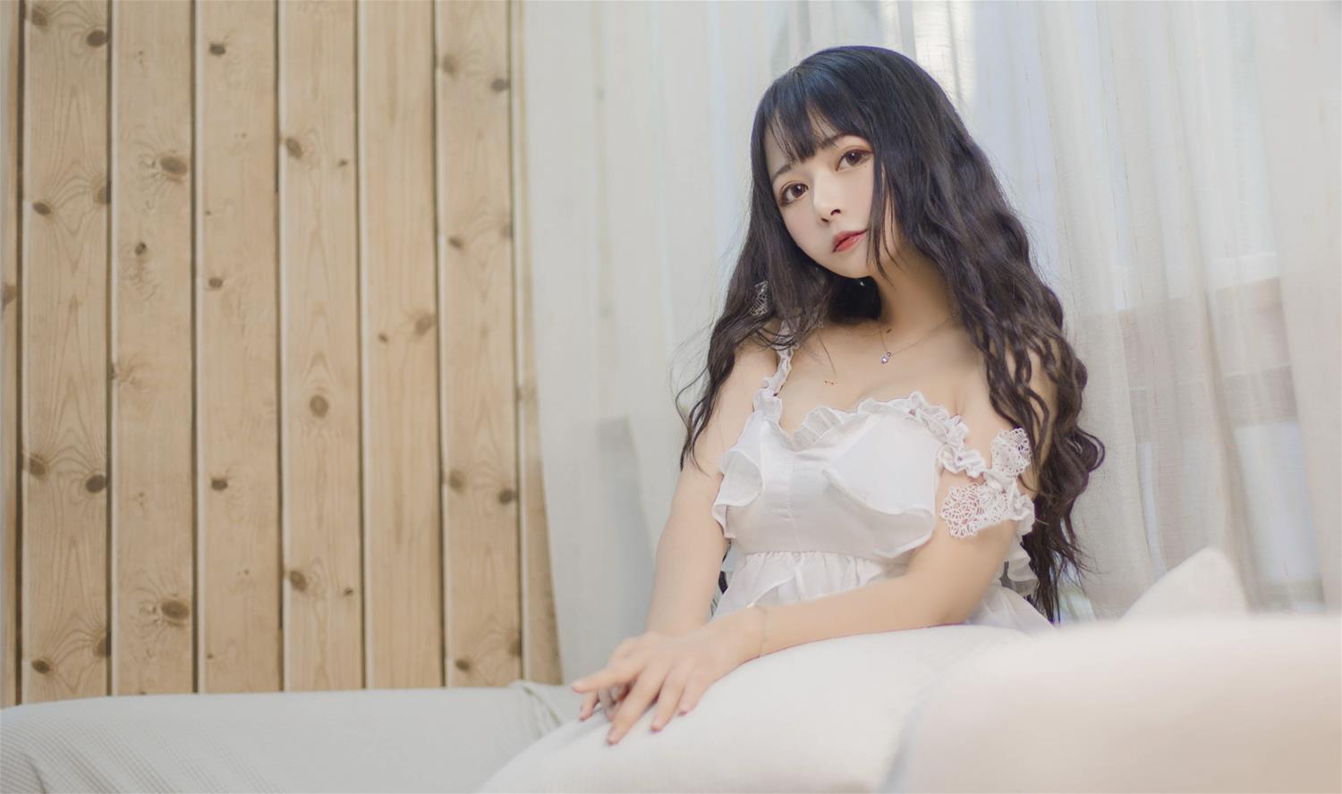 黑猫猫 客厅 [16P-74MB]