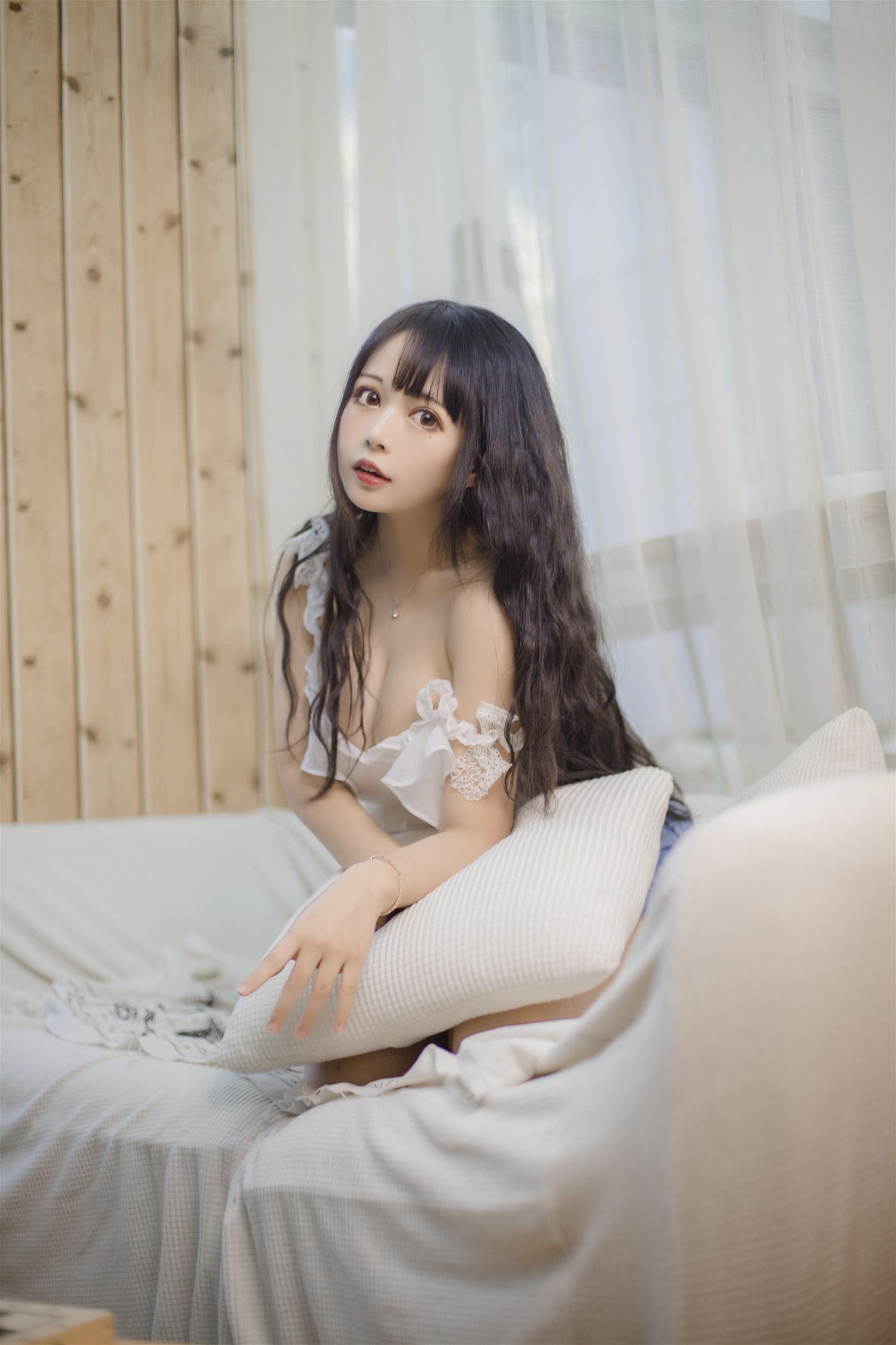 黑猫猫 客厅 [16P-74MB]