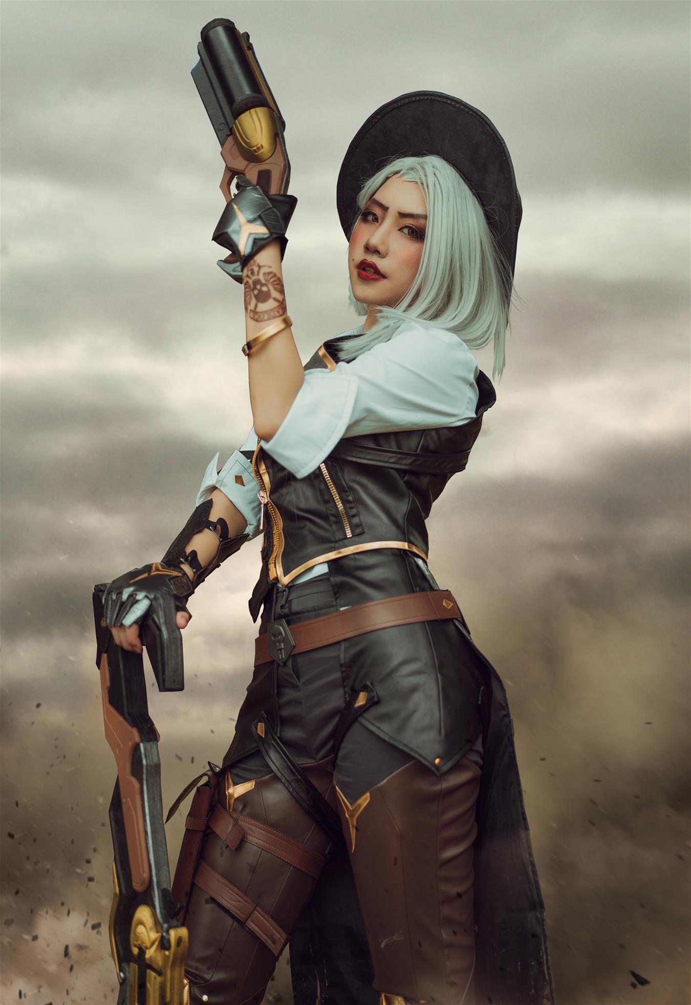 蓝小沂KiKi 小恶魔与艾什cos [9P-127MB]