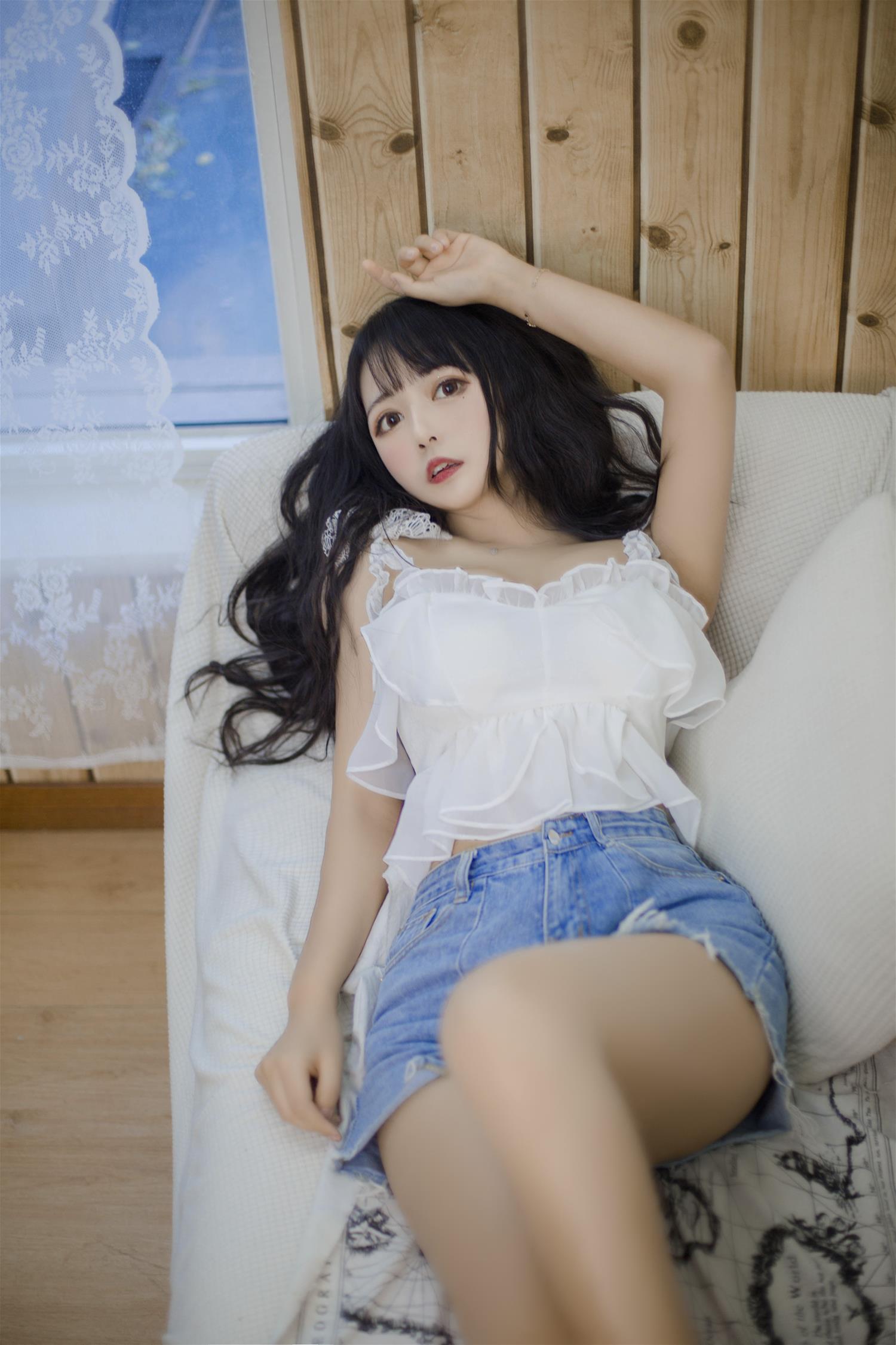 黑猫猫 客厅 [16P-74MB]