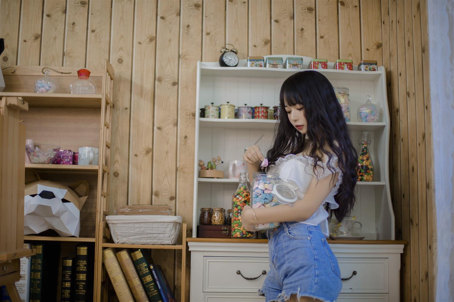 黑猫猫 客厅 [16P-74MB]