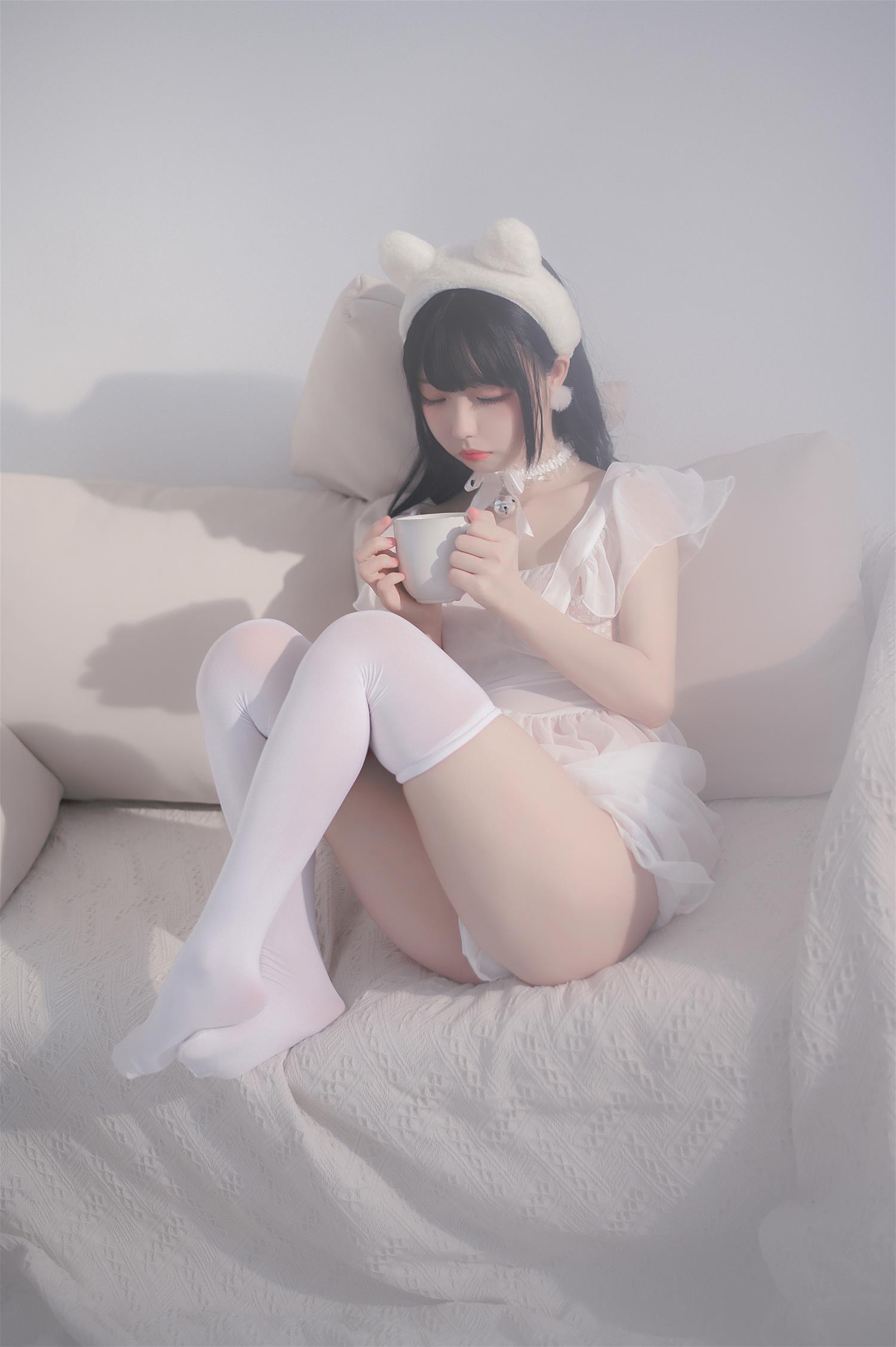 十万珍吱伏特 睡裙 [11P-95MB]