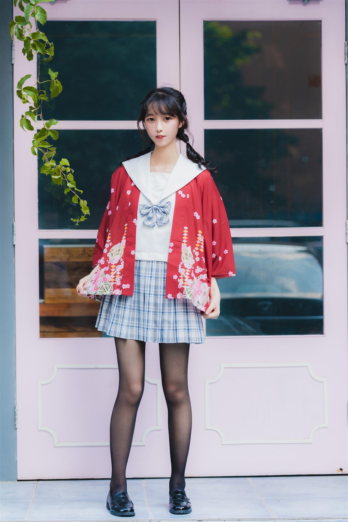 西呱呀呀呀 凤凰新村 [57P-983MB]