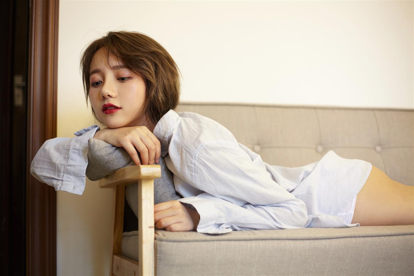 洛丽塔大哥 灰衬衫 [9P-24MB]