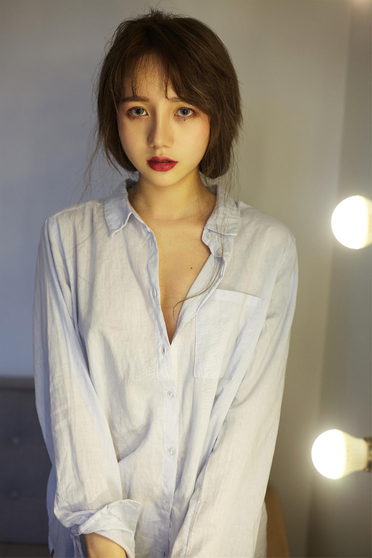 洛丽塔大哥 灰衬衫 [9P-24MB]