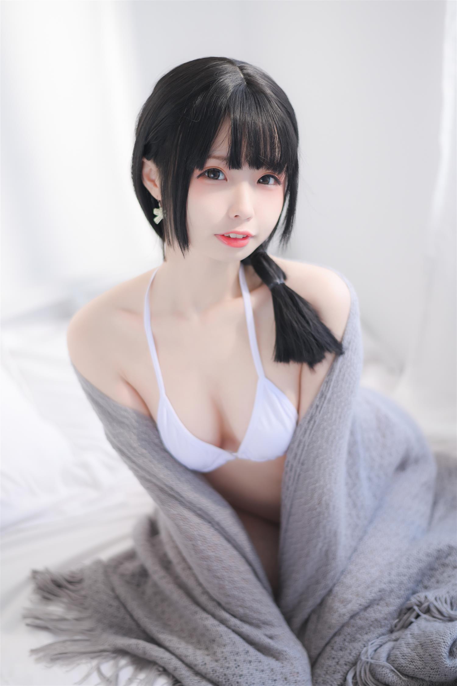 十万珍吱伏特 泳装 [31P-215MB]