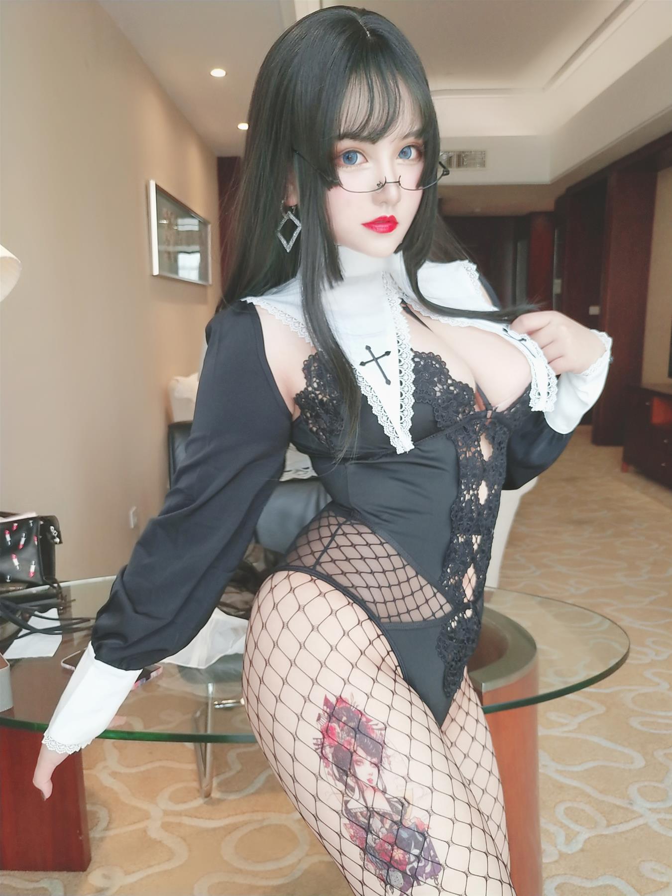 夏鸽鸽不想起床 修女 [40P4V-121MB]