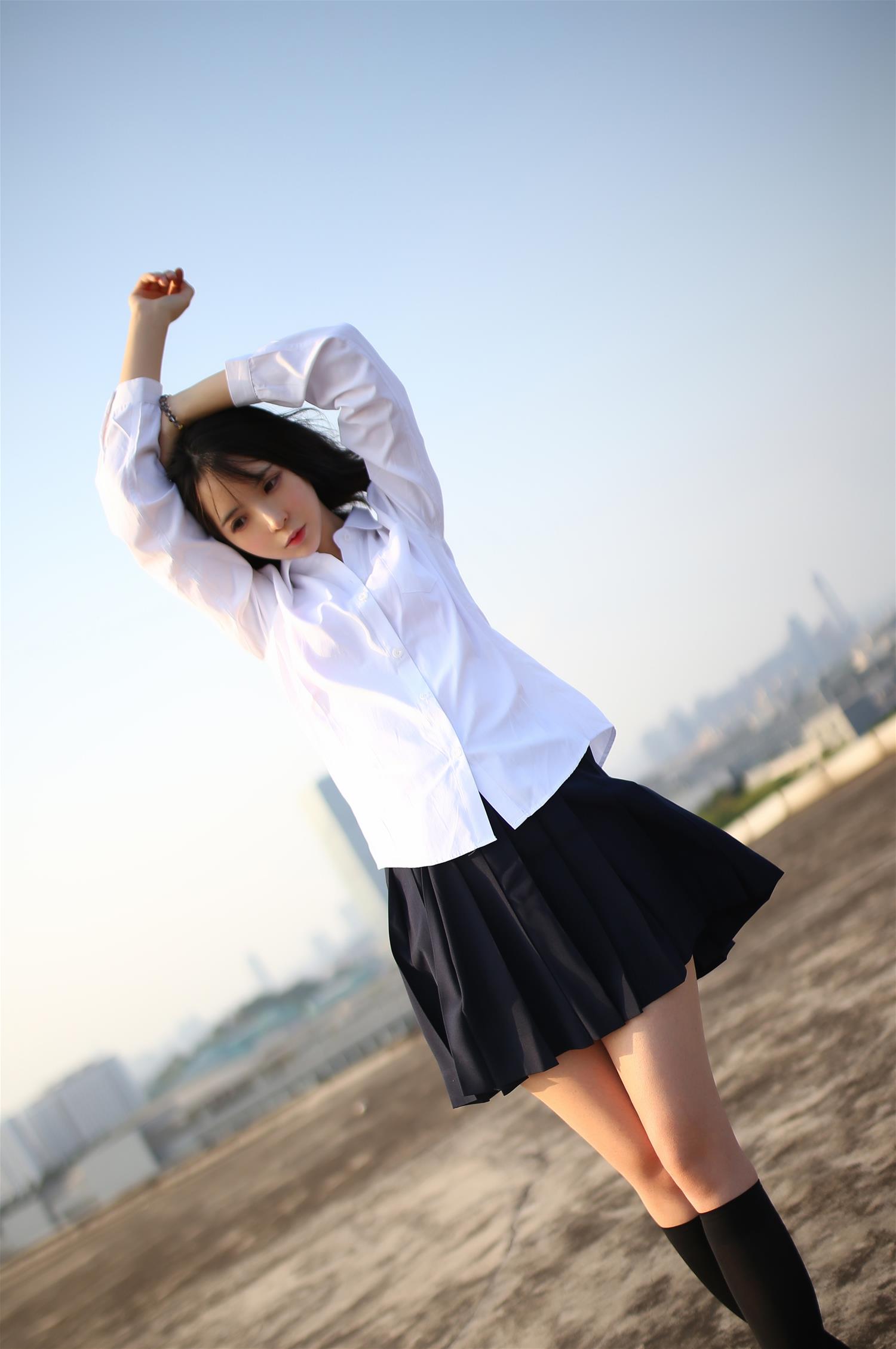 疯猫ss 天台 [11P-66MB]