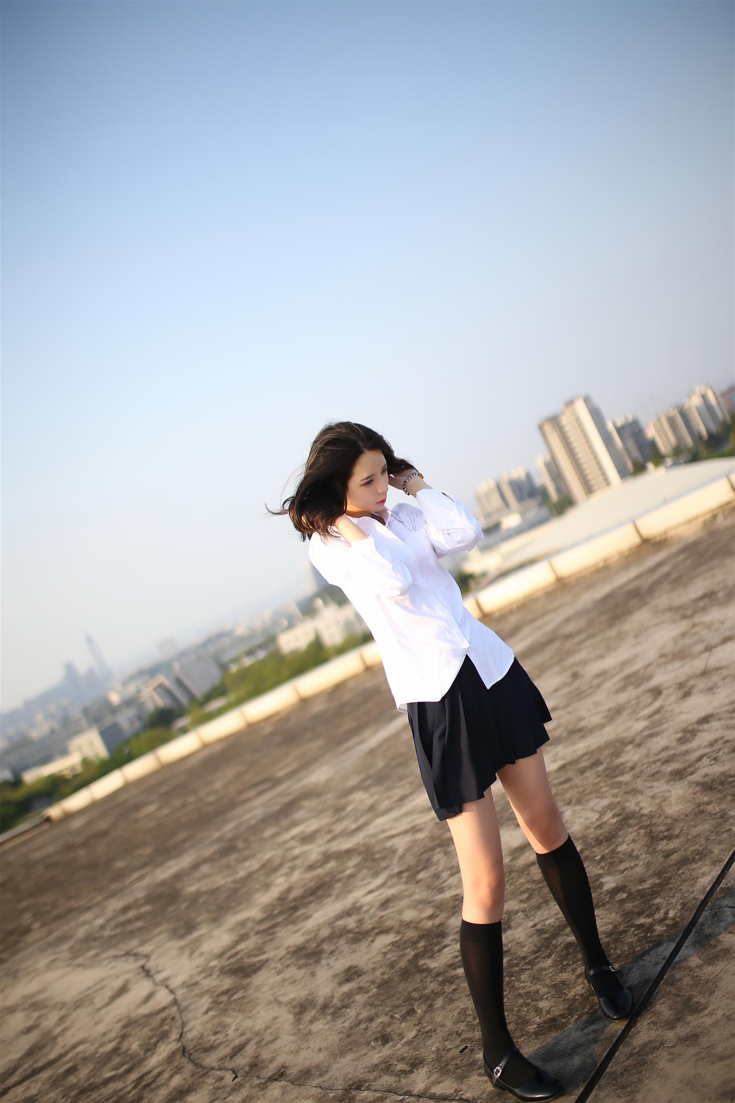 疯猫ss 天台 [11P-66MB]