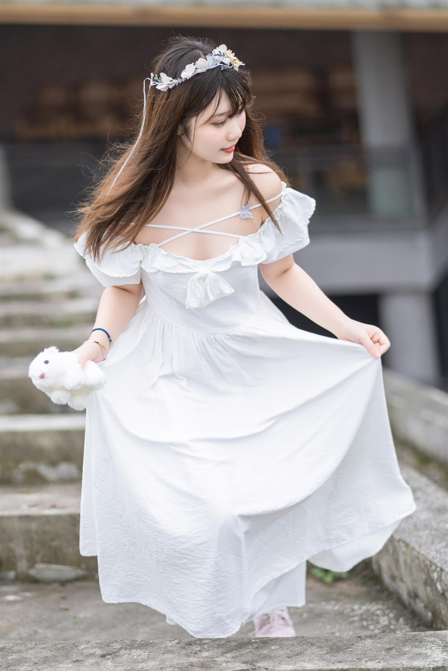 镜酱 私奔 连衣裙 [12P-130MB]