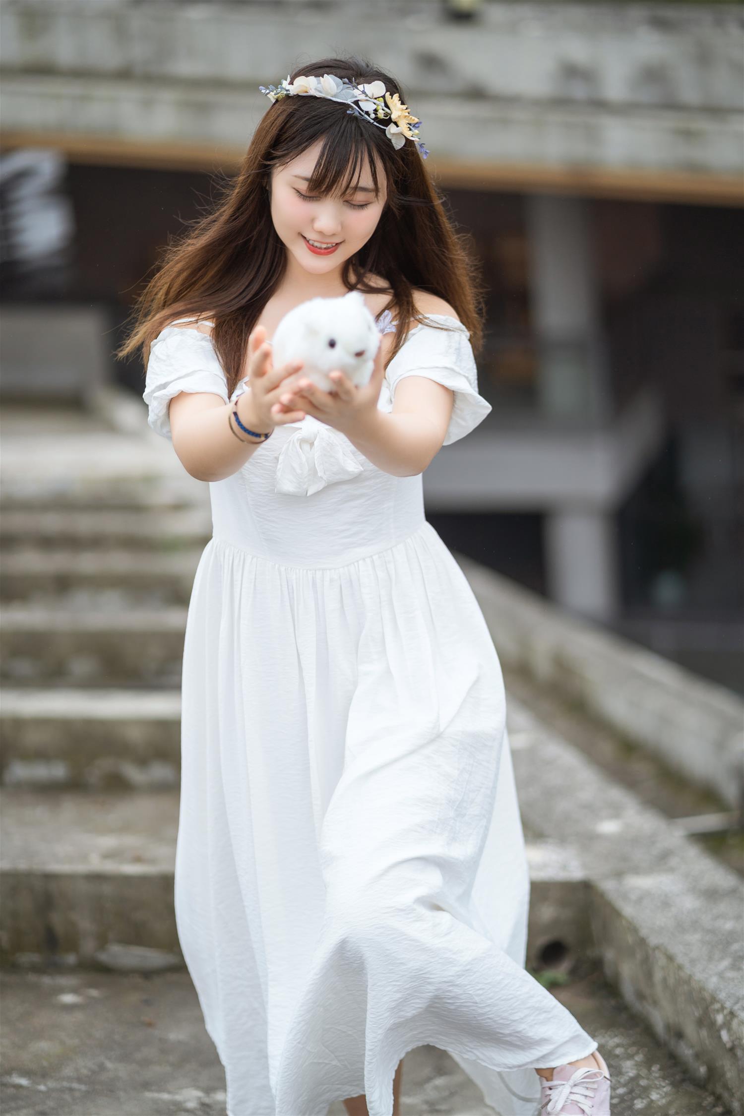 镜酱 私奔 连衣裙 [12P-130MB]