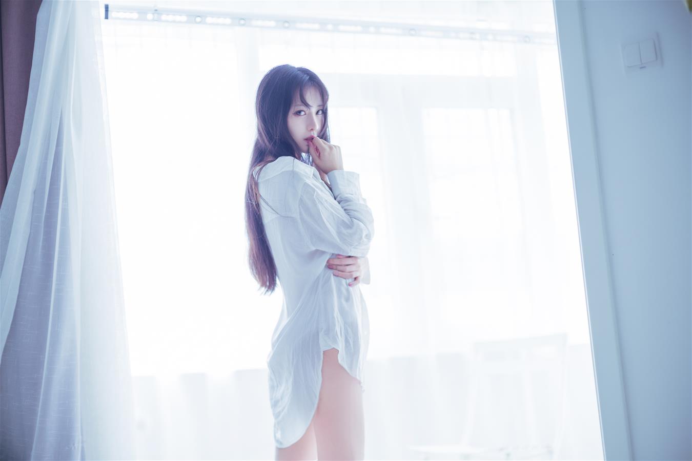 Shika小鹿鹿 白衬衣 [13P-88MB]