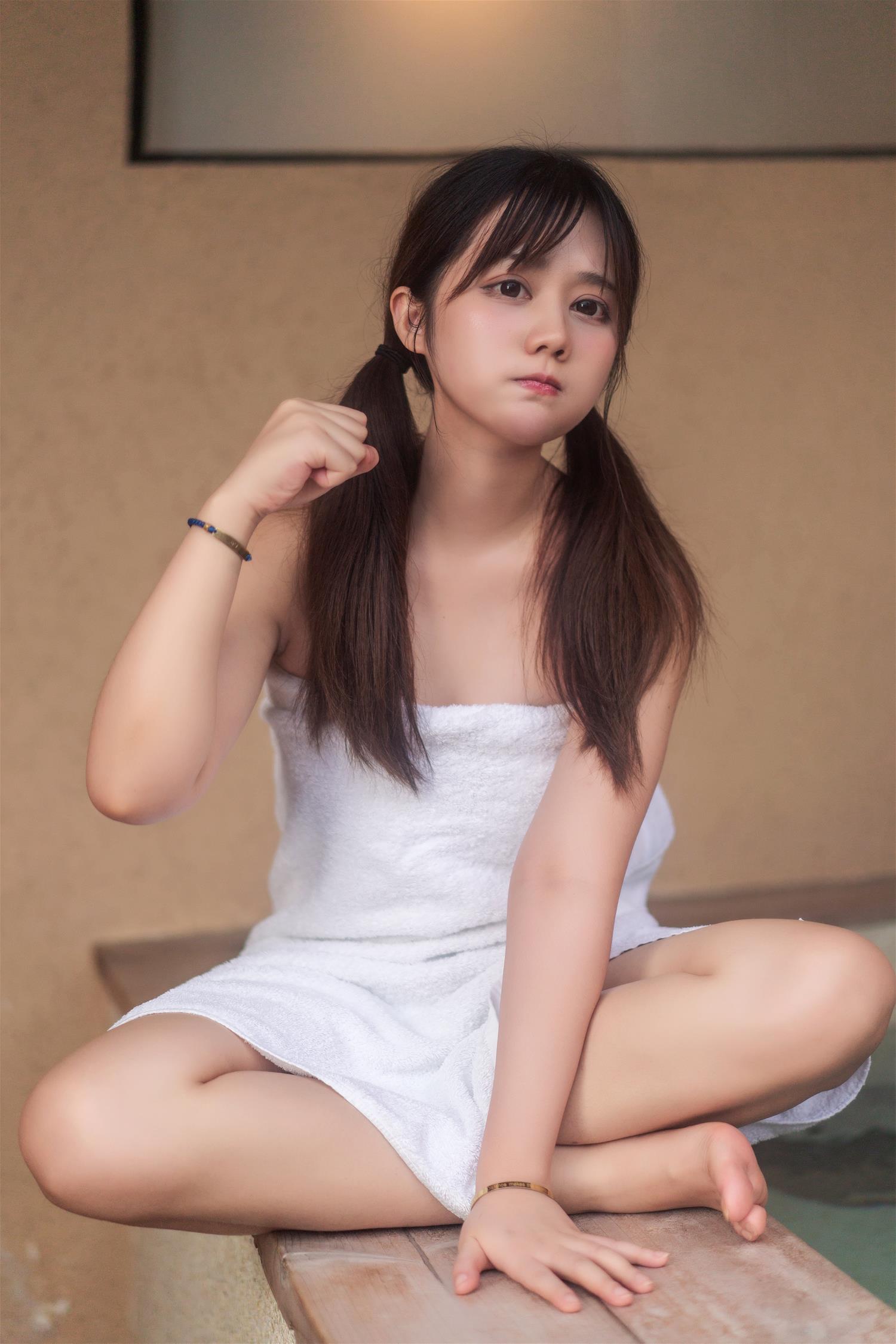 镜酱 私奔 温泉 [28P-455MB]