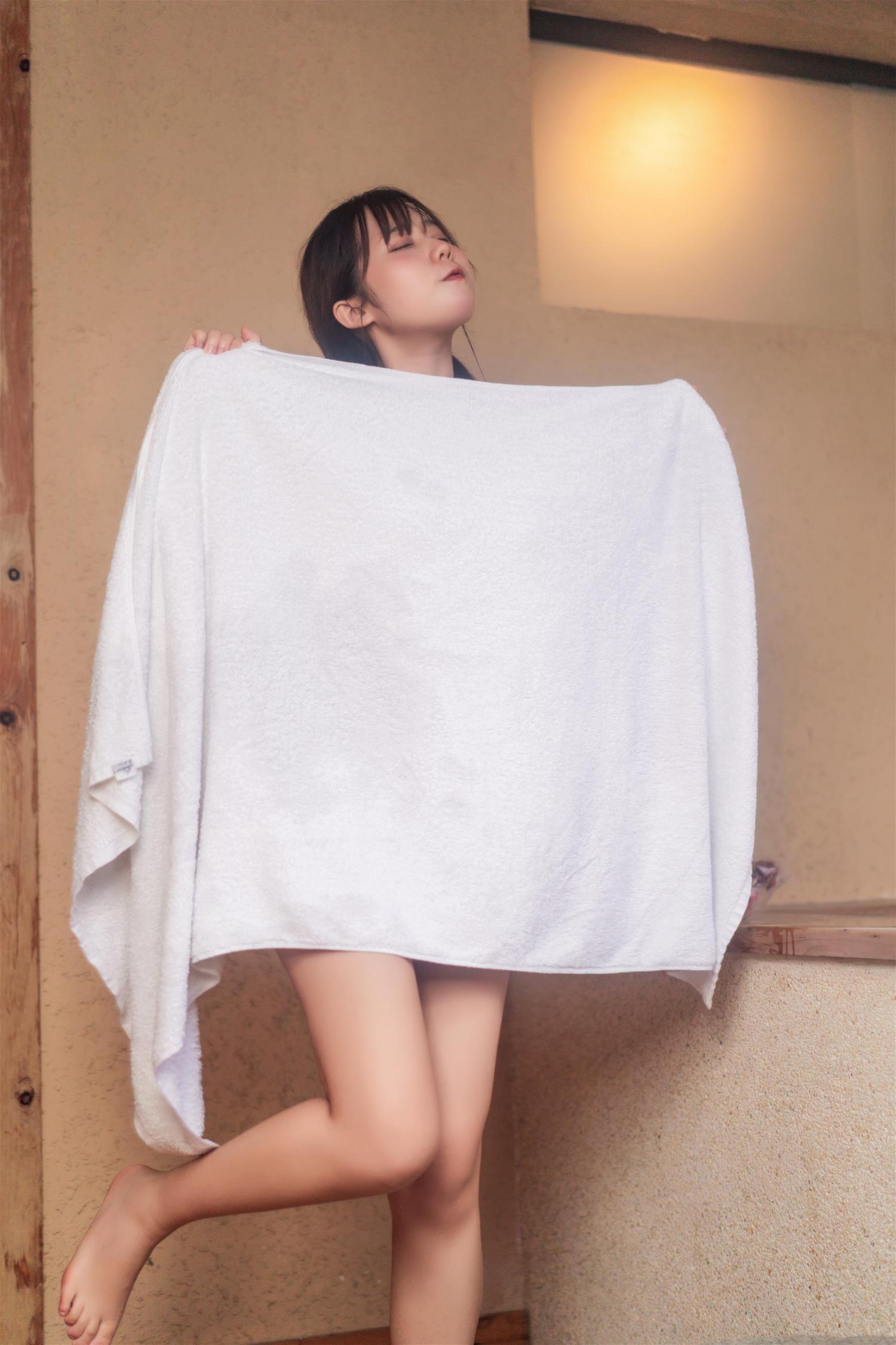 镜酱 私奔 温泉 [28P-455MB]