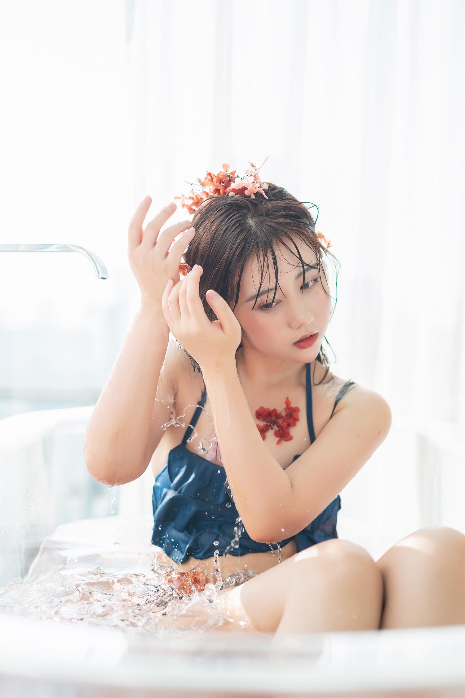 镜酱 私奔 泳衣 [61P-899MB]