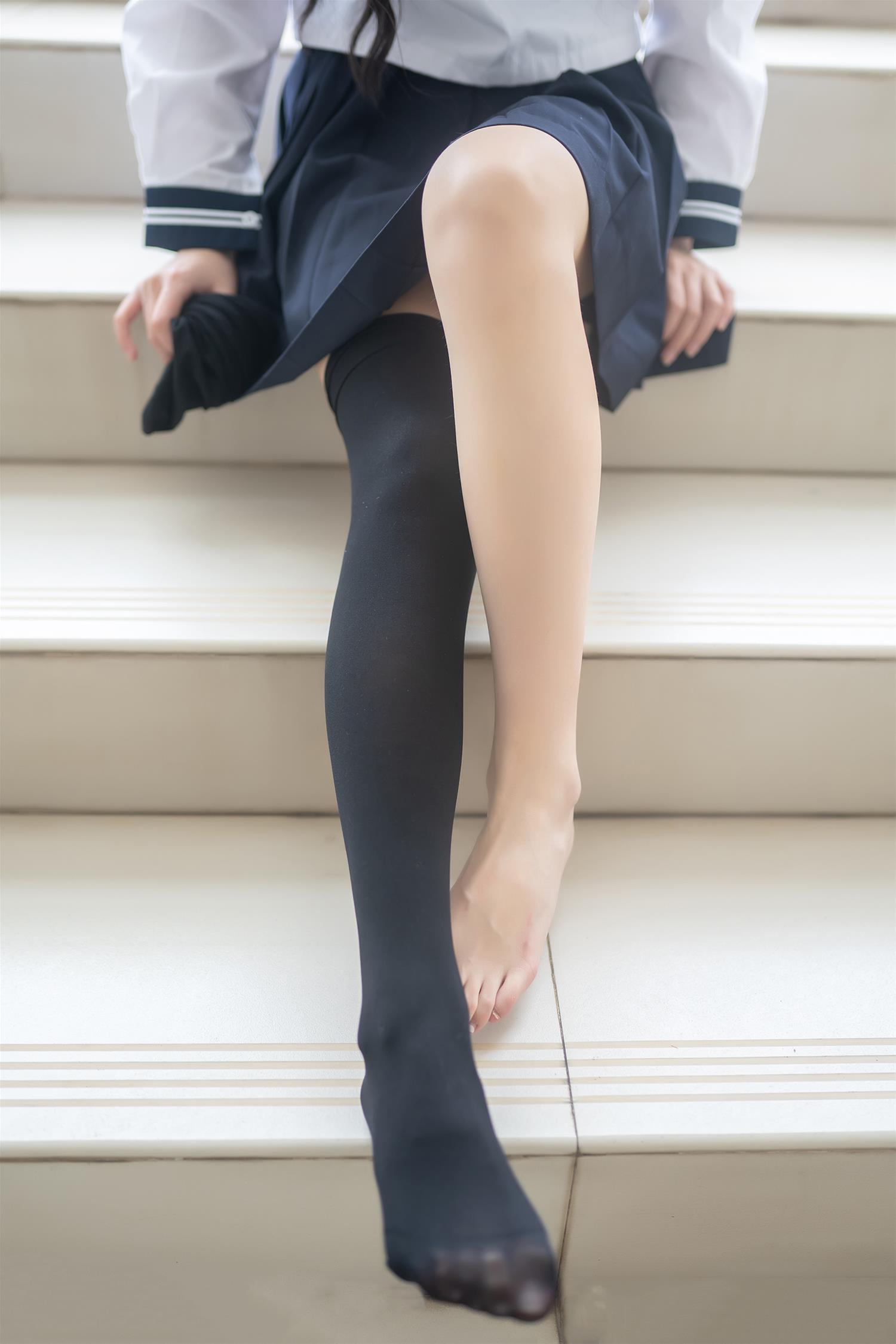 风之领域 NO.240 阶梯上的黑丝JK少女 [40P-65MB]