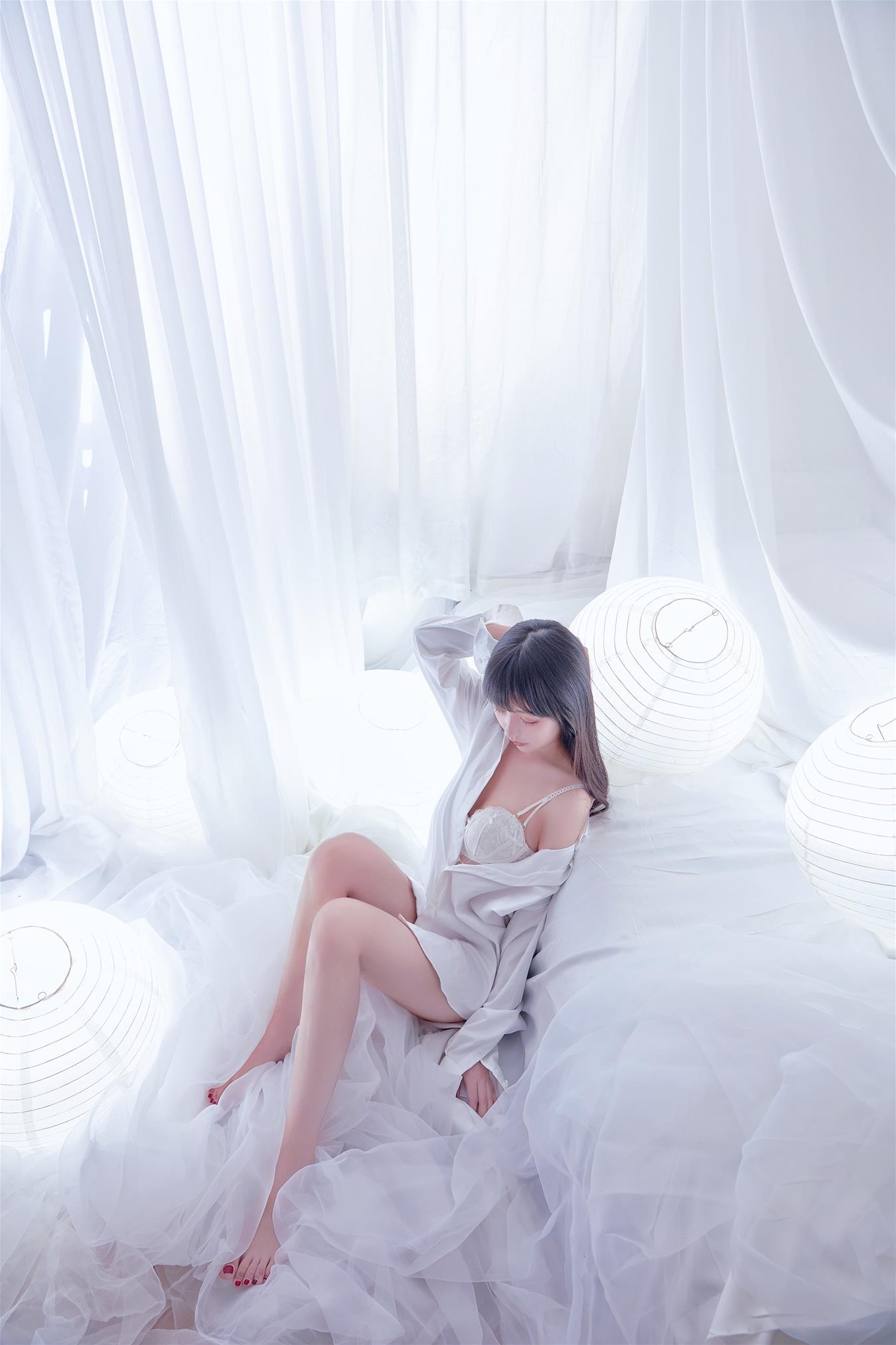 Shika小鹿鹿 纯白 [18P-36MB]