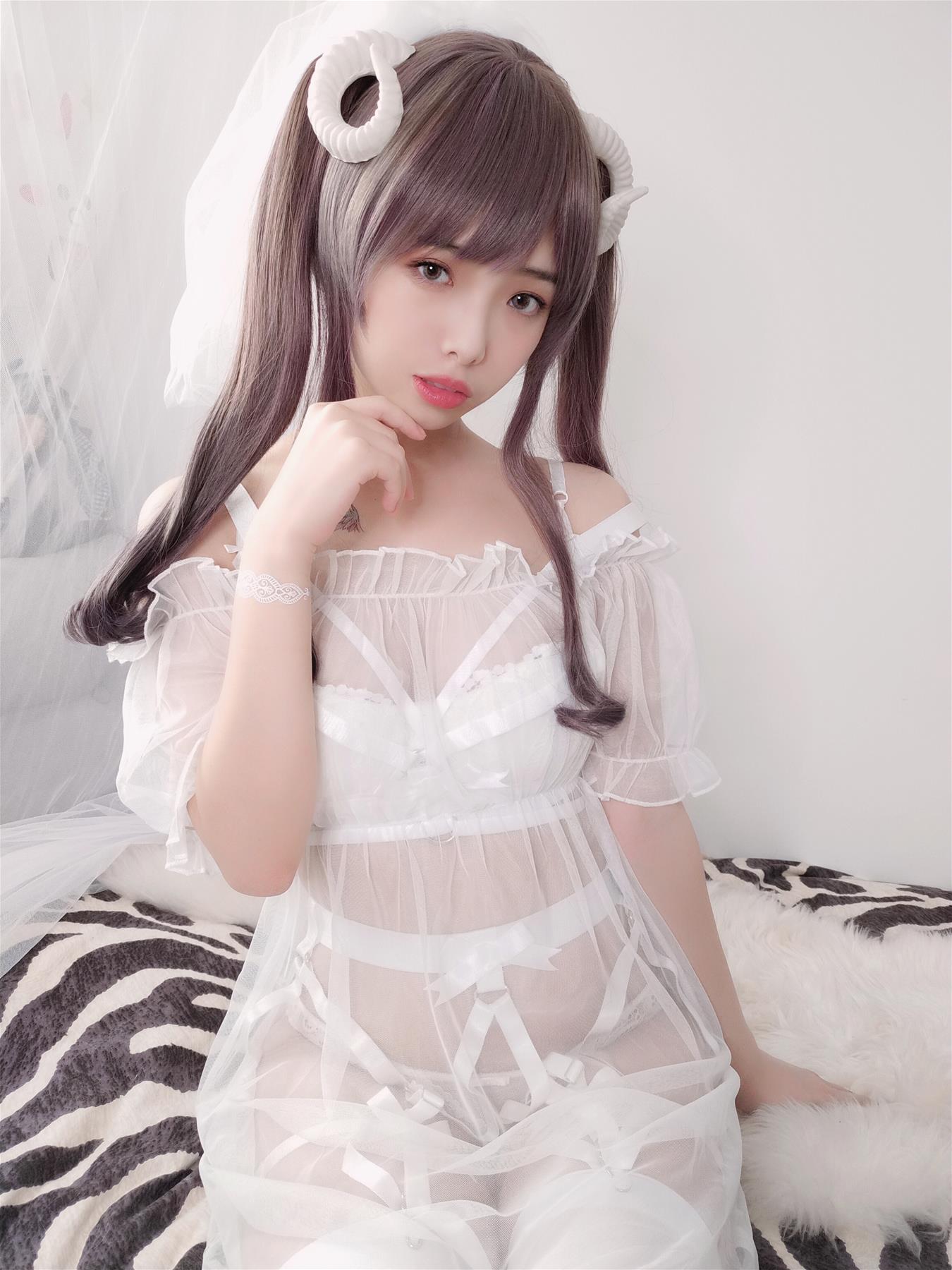 雯妹不讲道理 绵羊白色绑带 [42P4V-429MB]