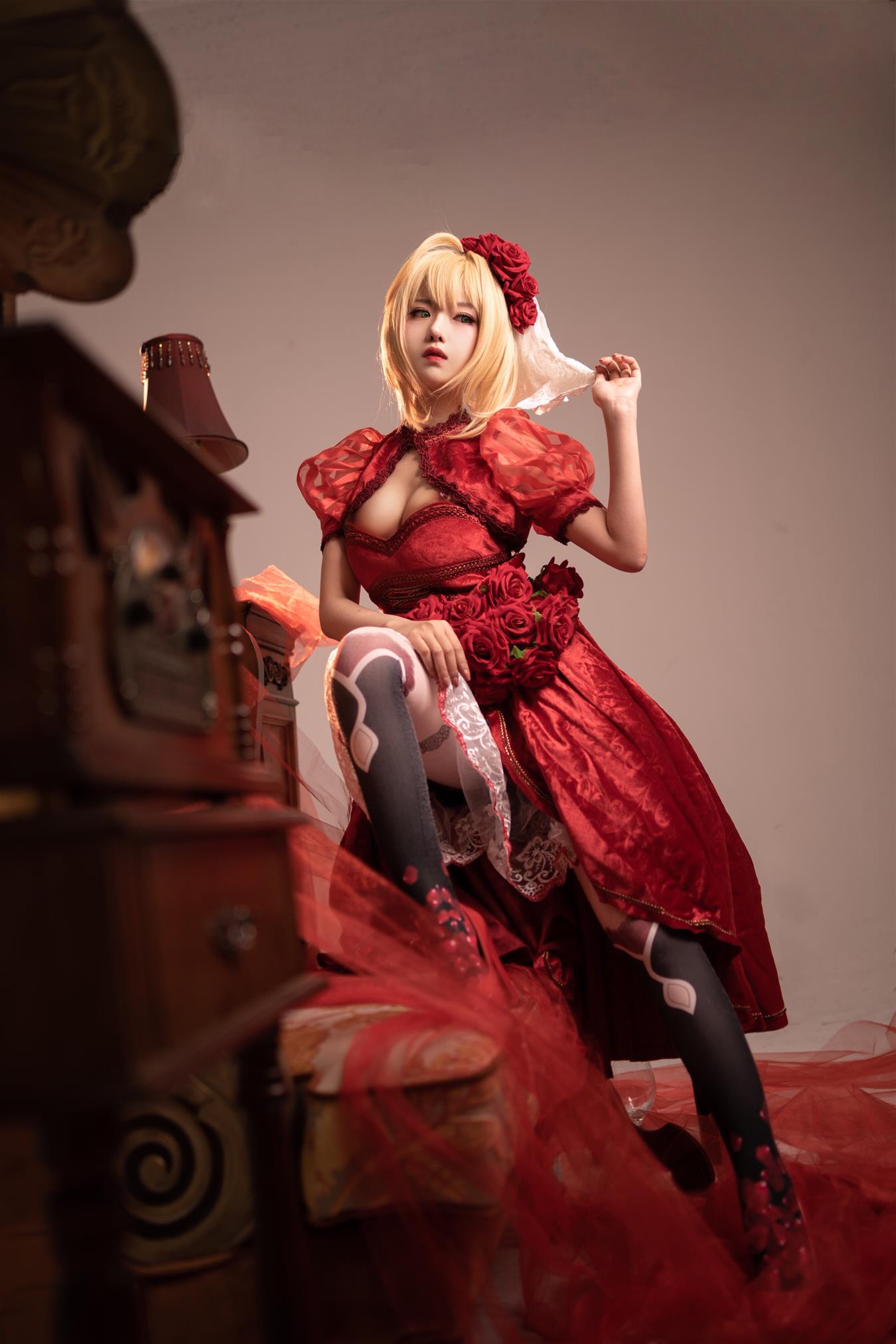 Shika小鹿鹿 尼禄礼服 [15P-31MB]