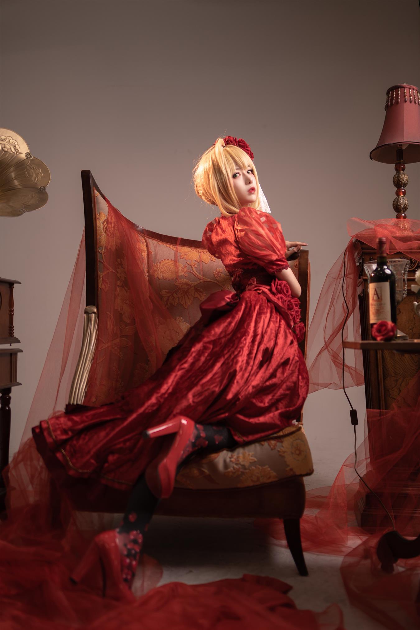 Shika小鹿鹿 尼禄礼服 [15P-31MB]