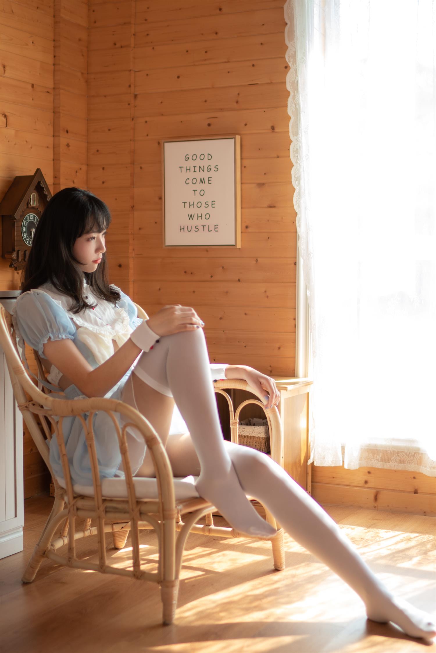 西呱呀呀呀 蓝白女仆 [26P-180MB]