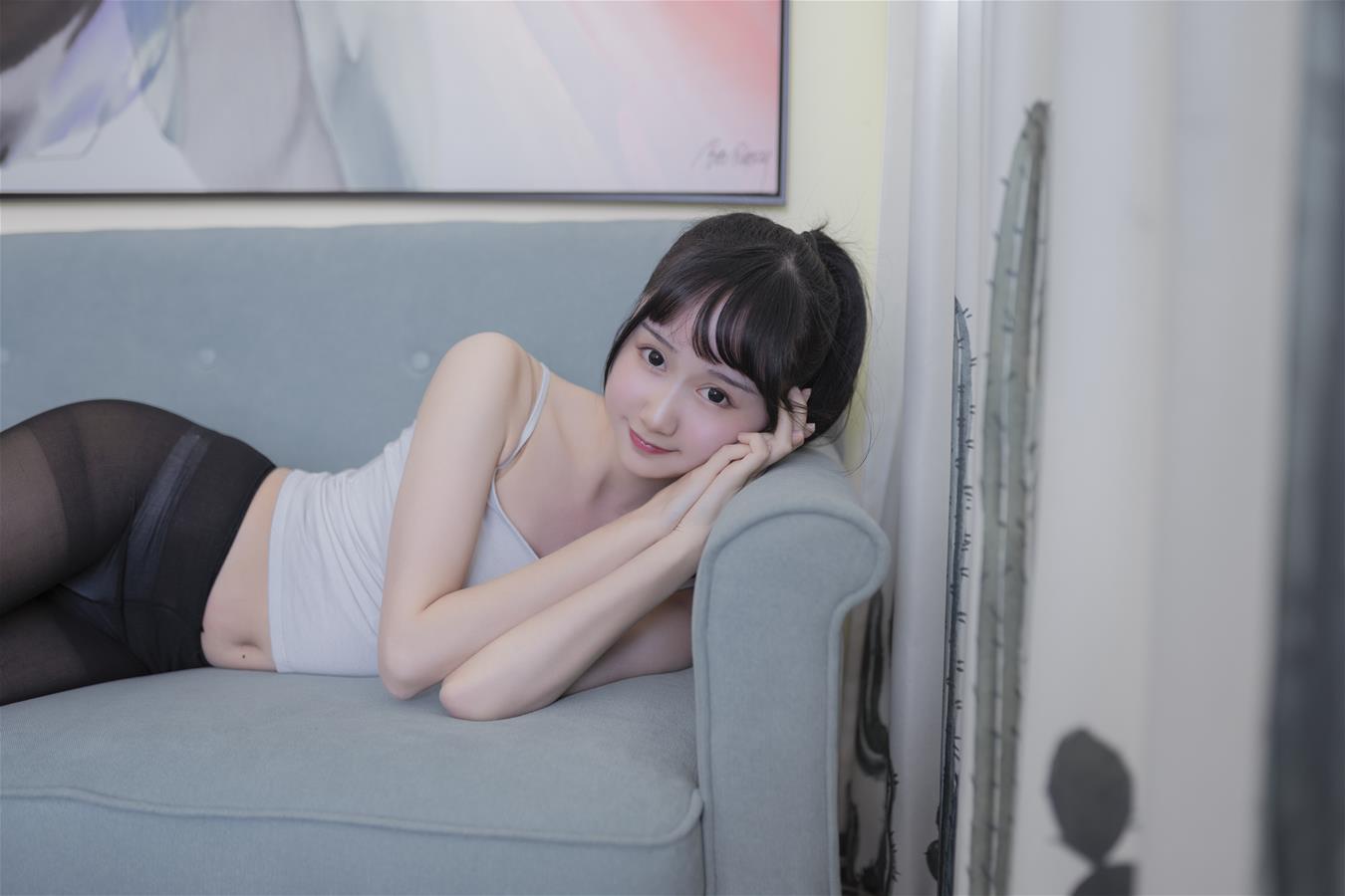 木绵绵OwO 背心黑丝居家写真 [40P-260MB]