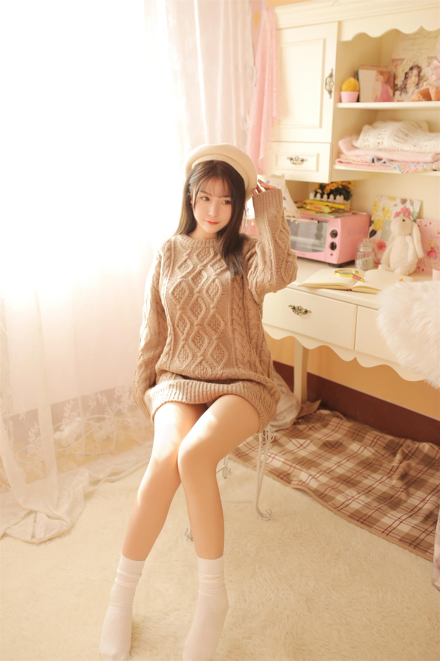 猫九酱 驼色毛衣 [34P-218MB]