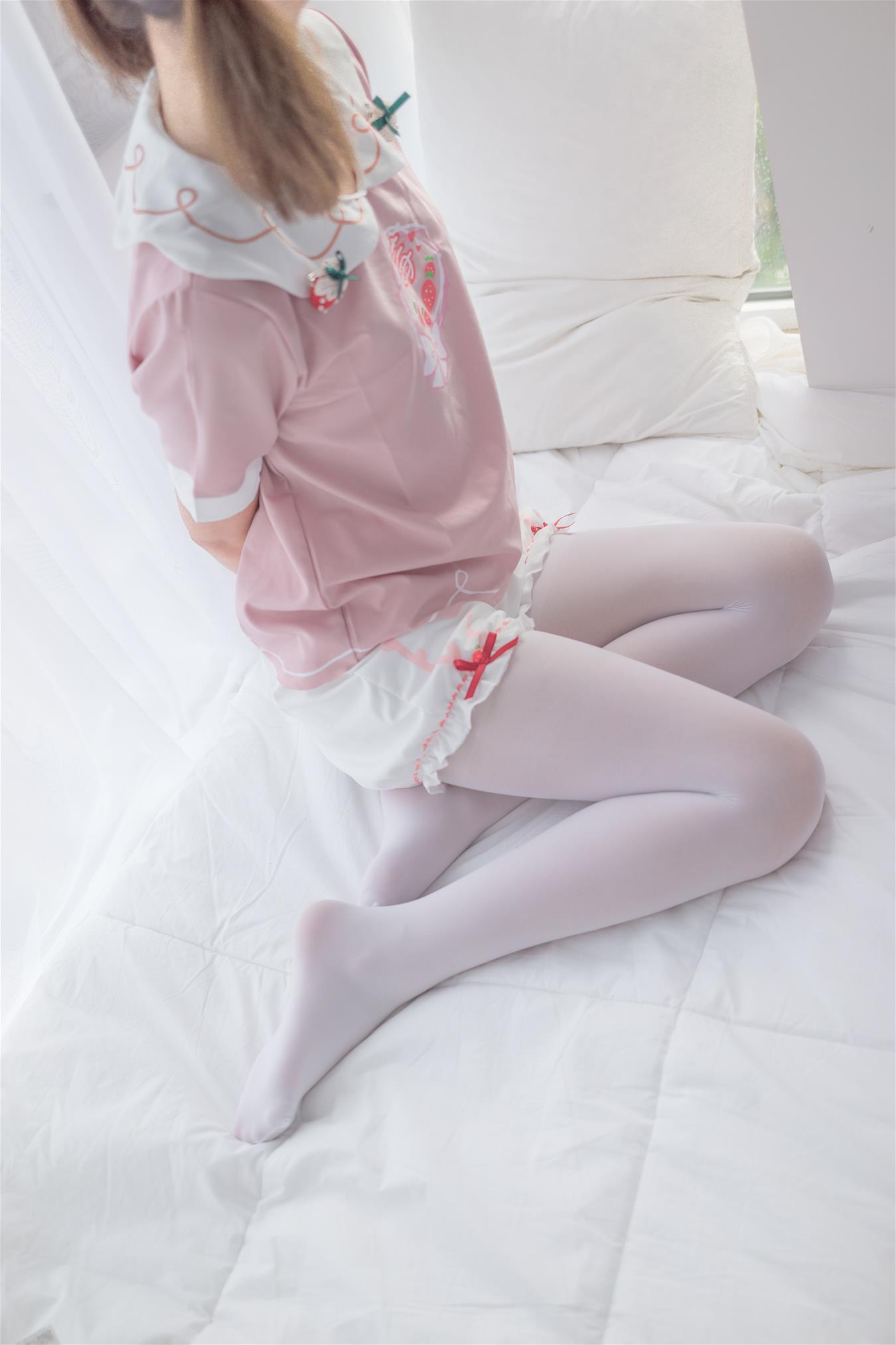 喵写真 VOL.001 纯纯丝袜情 [58P-135MB]