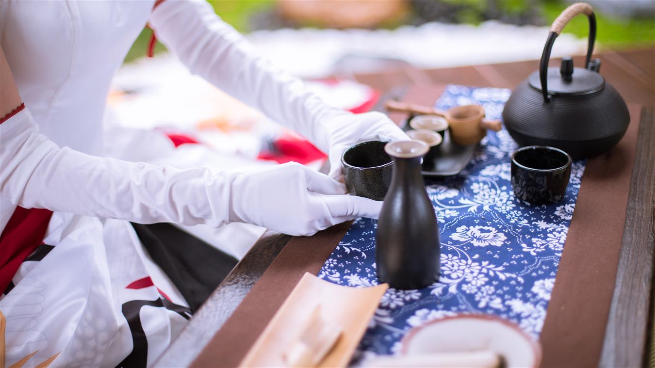 鳗鱼霏儿 King of Knight 和风礼服 [18P-212MB]