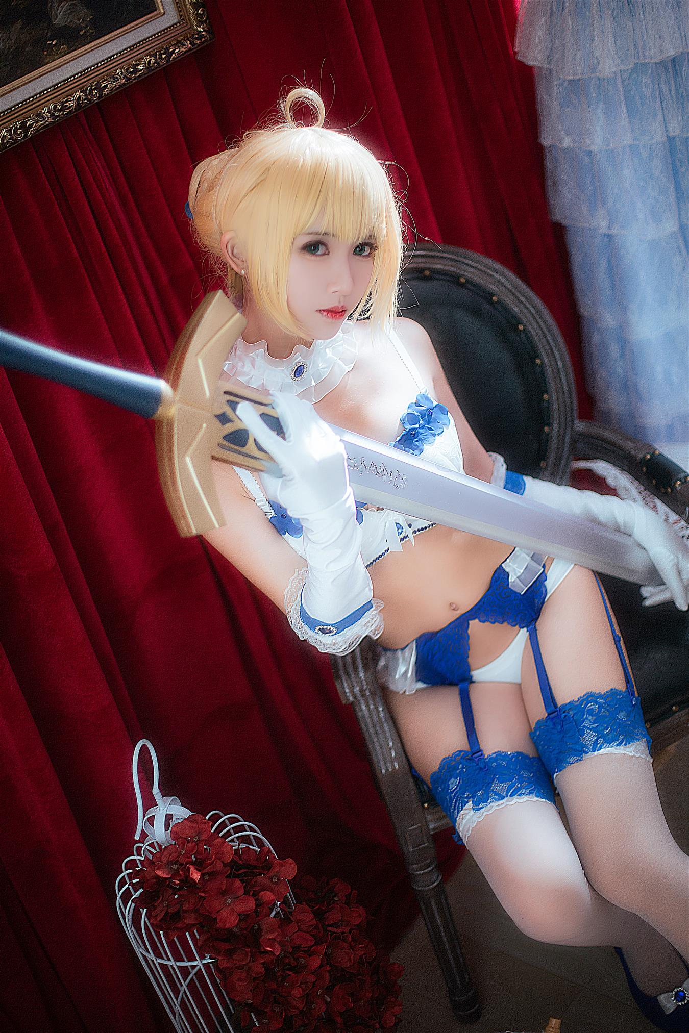 鳗鱼霏儿 King of Knight 室内 [15P-300MB]