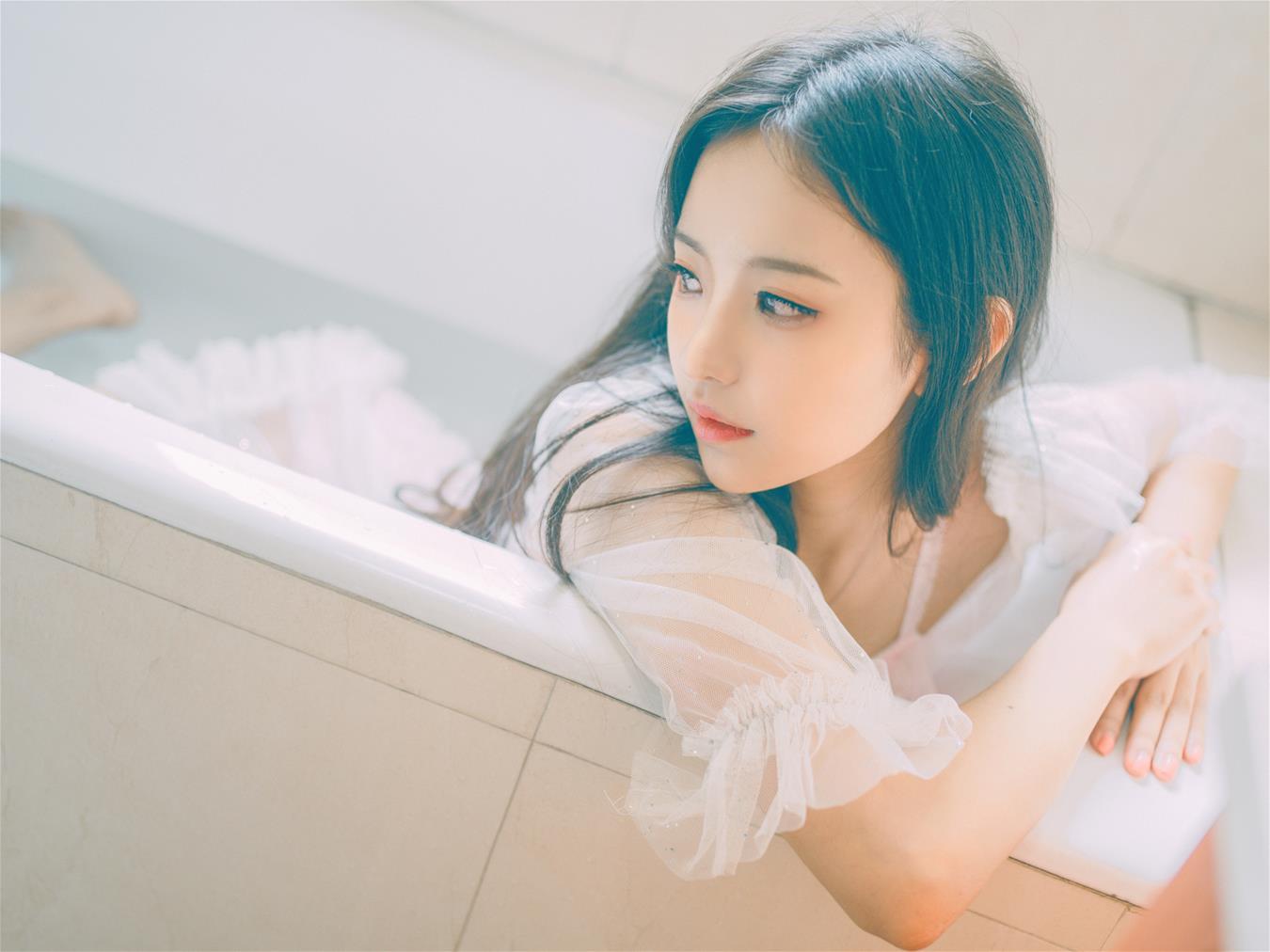 Shika小鹿鹿 浴池 [9P-34MB]