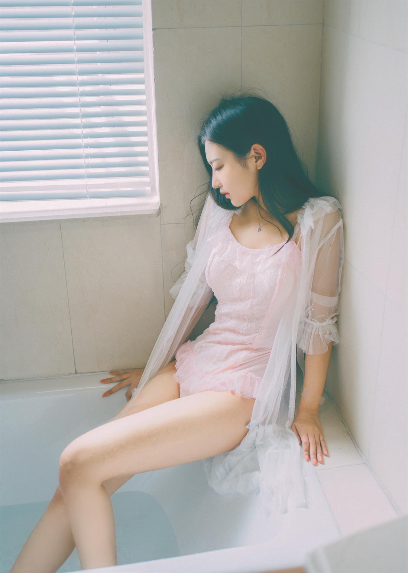 Shika小鹿鹿 浴池 [9P-34MB]