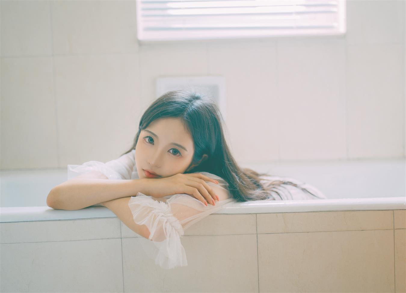 Shika小鹿鹿 浴池 [9P-34MB]