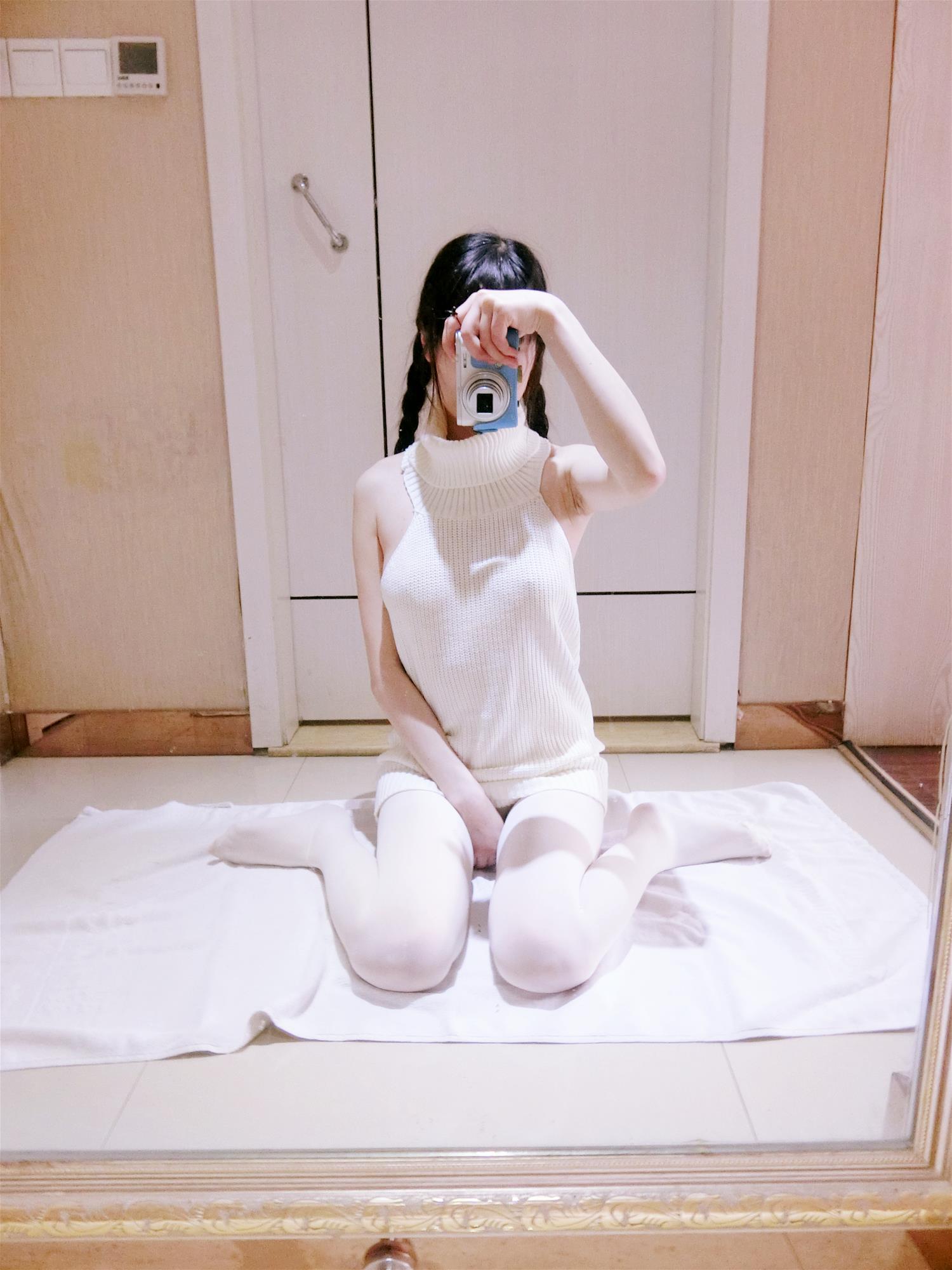 西尔酱 露背毛衣 [77P-572MB]