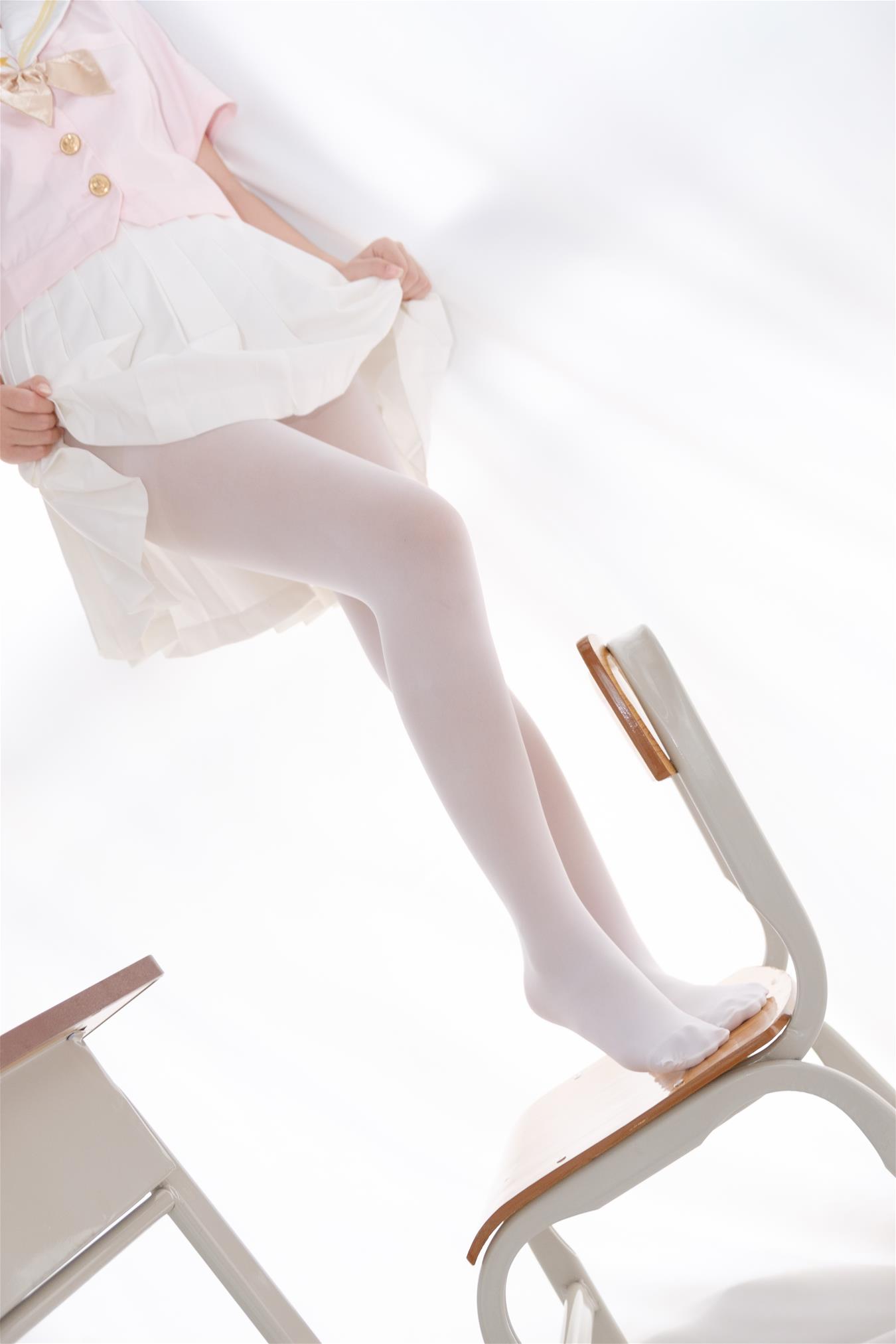 喵写真 VOL.007 课桌上白丝水手服 [55P-360MB]