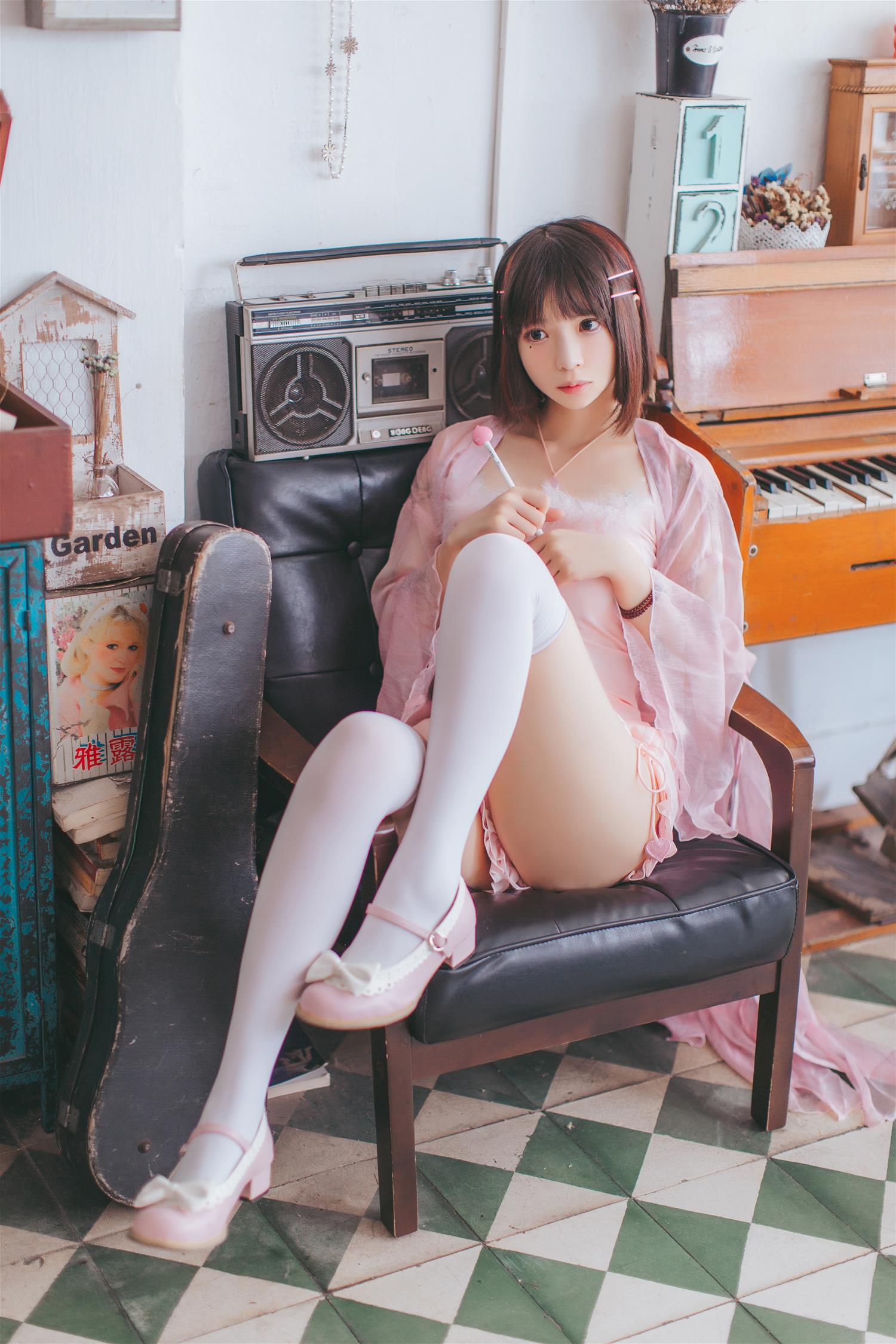 疯猫ss 粉红日常 [19P-184MB]