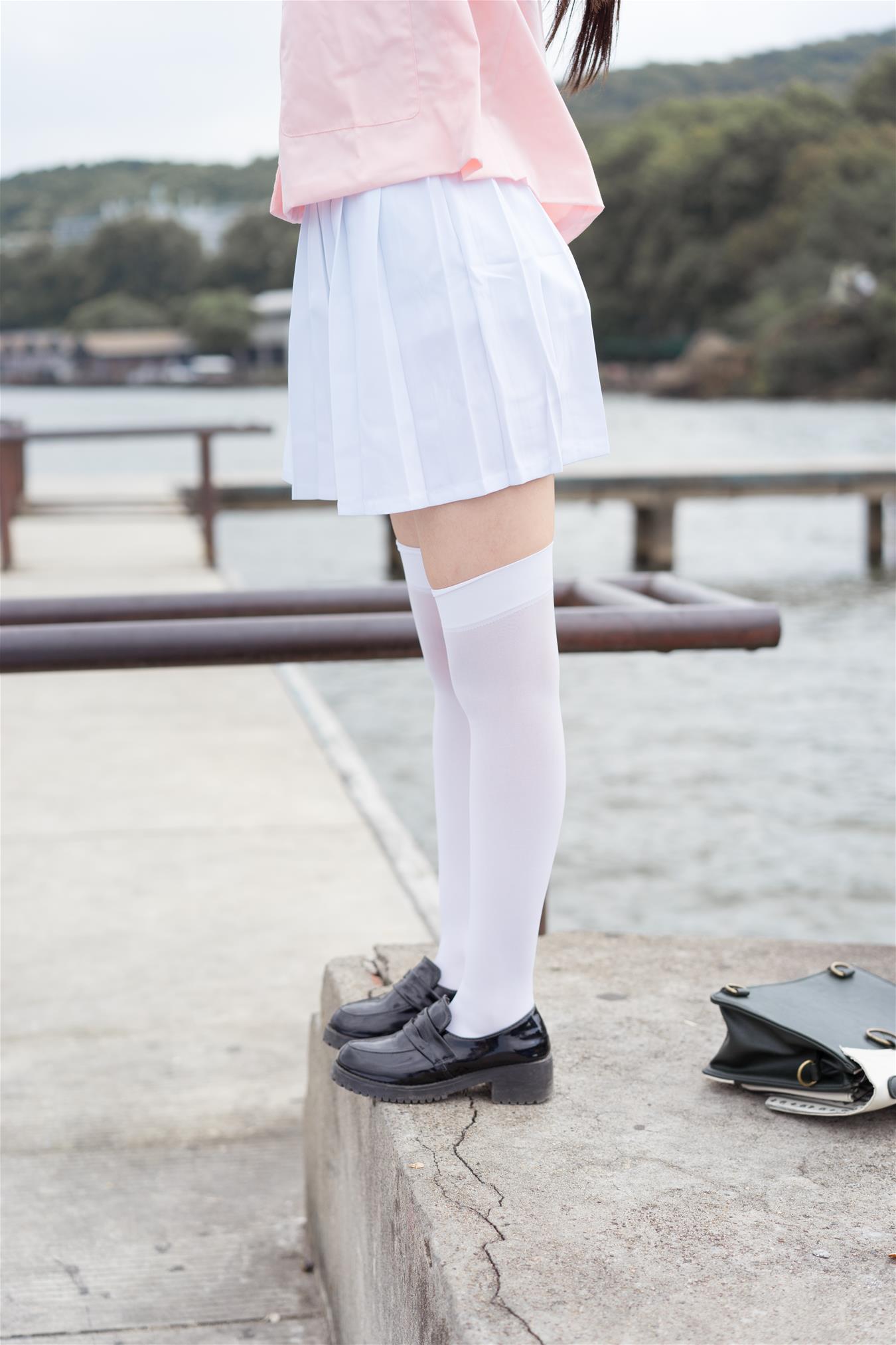 喵写真 VOL.010 湖边白丝萝莉 [66P-494MB]