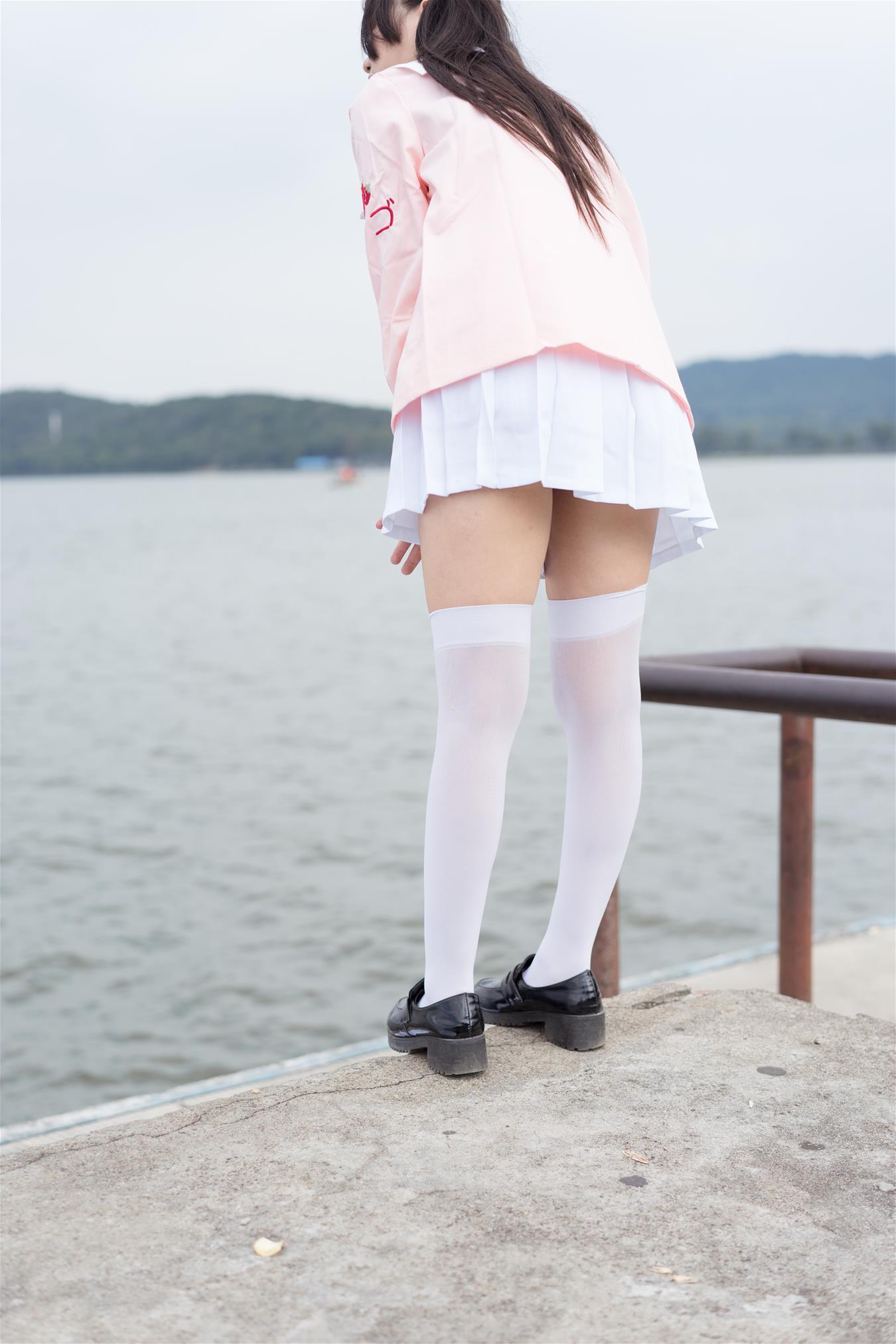 喵写真 VOL.010 湖边白丝萝莉 [66P-494MB]