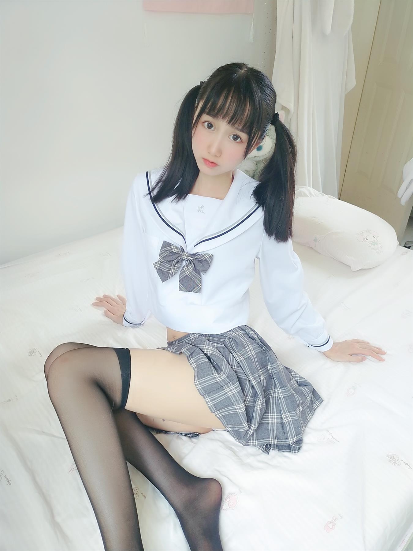 木绵绵OwO 灰格子jk [22P-96MB]